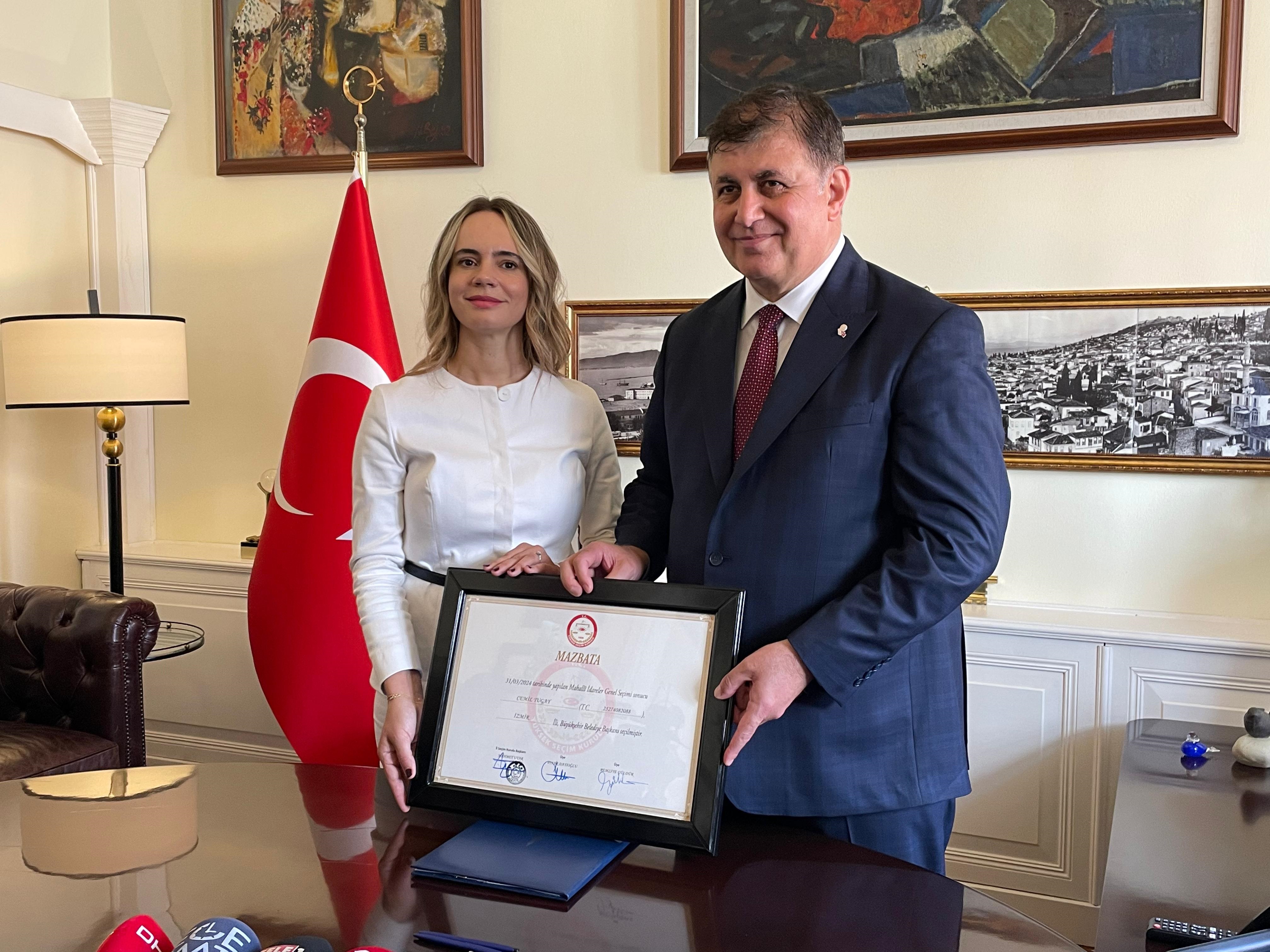 Tunç Soyer görevini Cemil Tugay'a devretti!