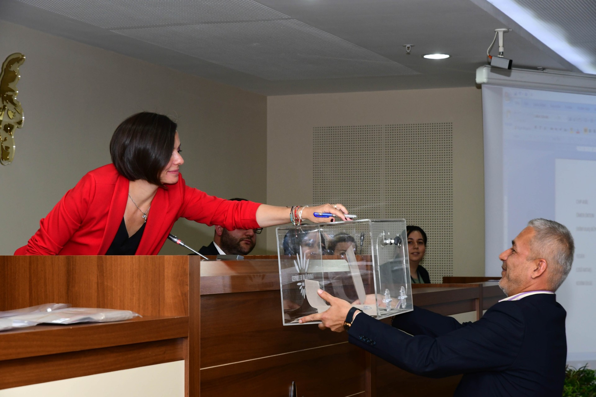 Karabağlar Belediye Meclisi yeni dönem ilk toplantısını gerçekleştirdi