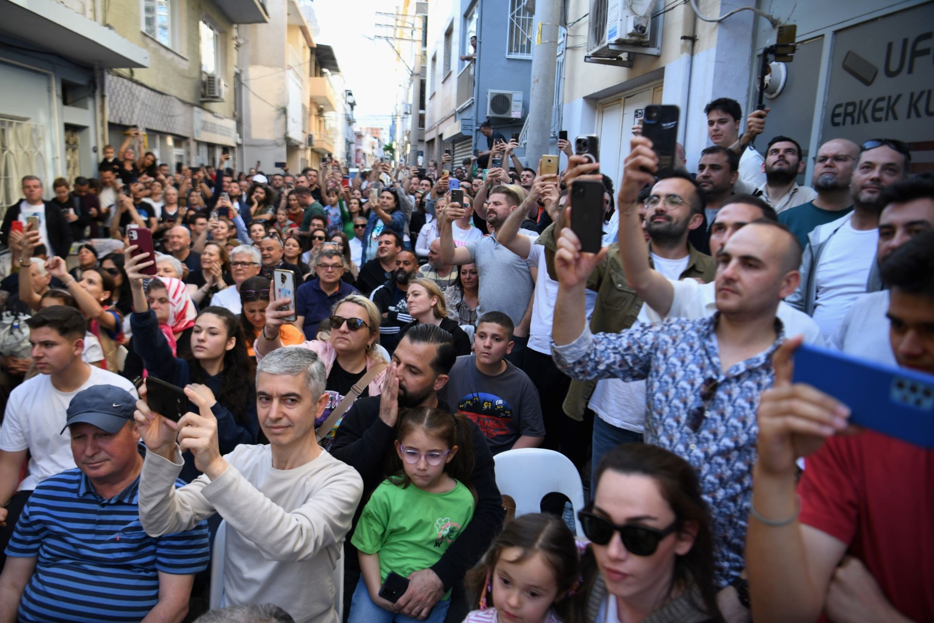 Çamdibi müzisyenlerinden mini konser