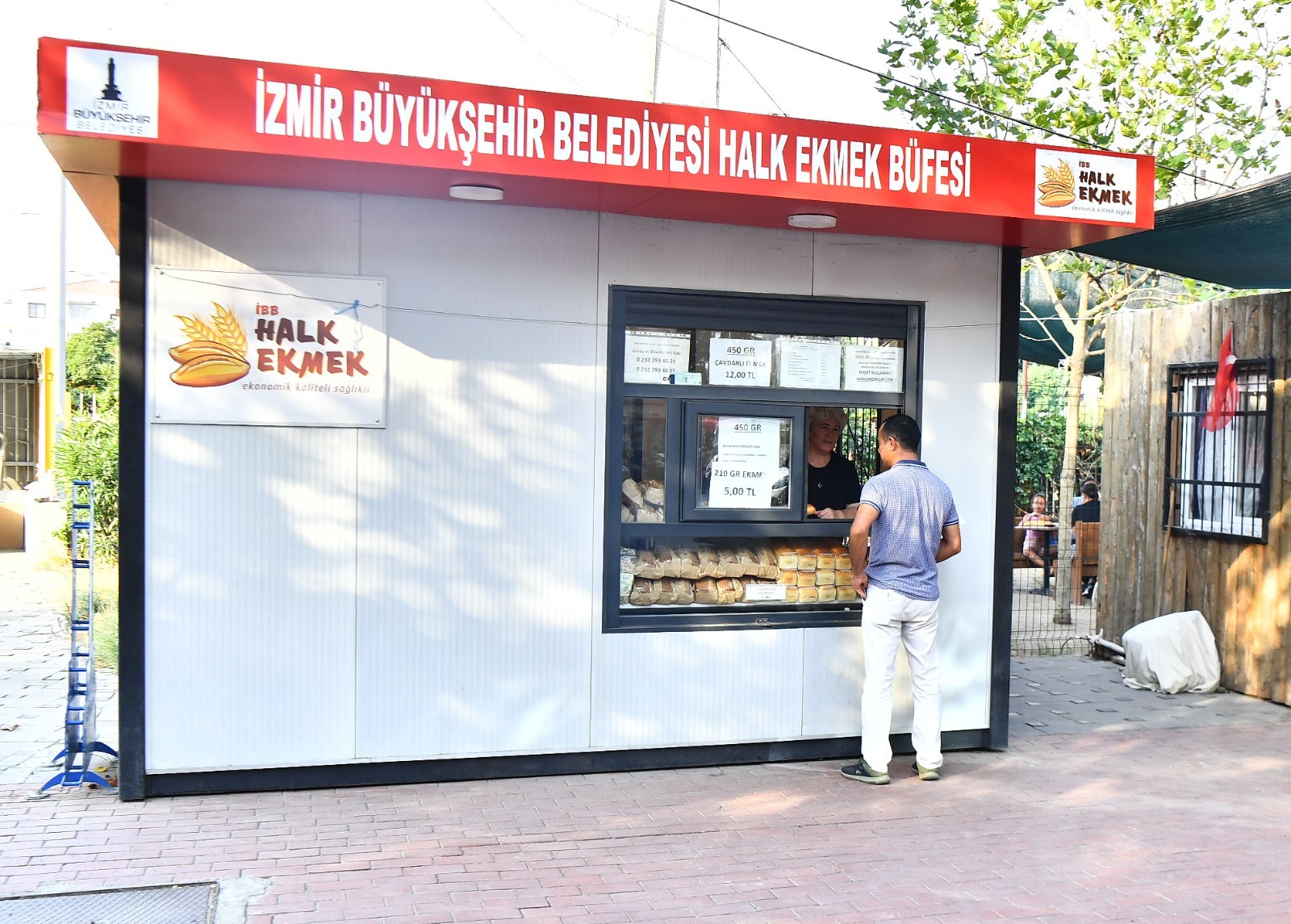 Başkan Tugay sözünü tuttu ekmek 5 TL’ye düştü
