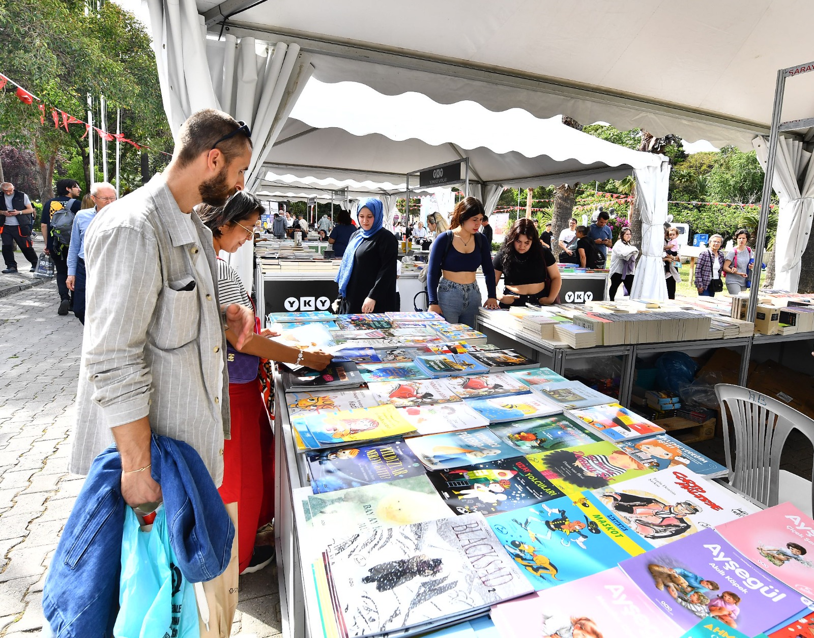 İzmir Kitap Fuarı kitapseverlerin Kültürpark özlemini giderdi
