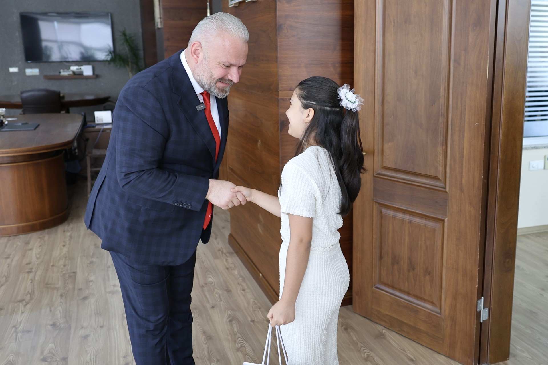 Başkan Pehlivan koltuğunu Aybüke’ye devretti