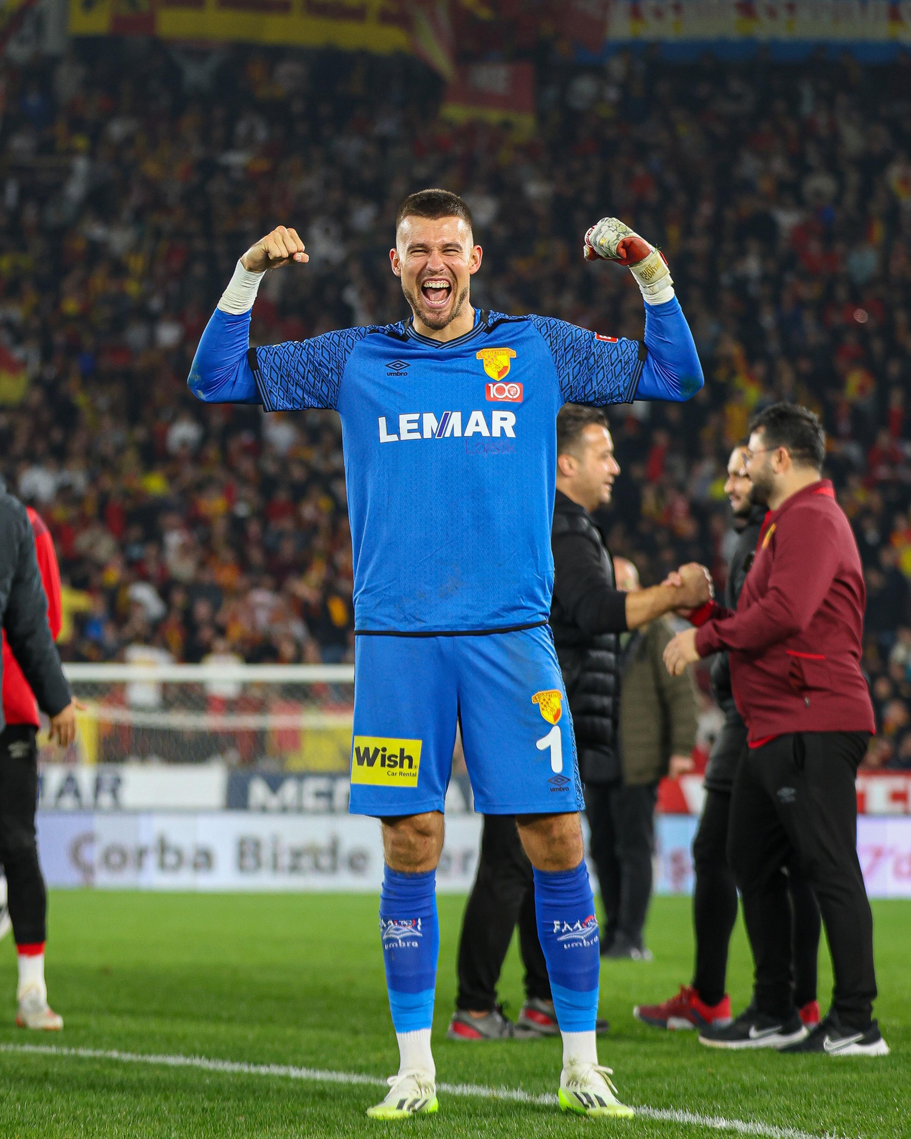 Göztepe Nijeryalı golcü Onuachu'yu transfer etmek istiyor