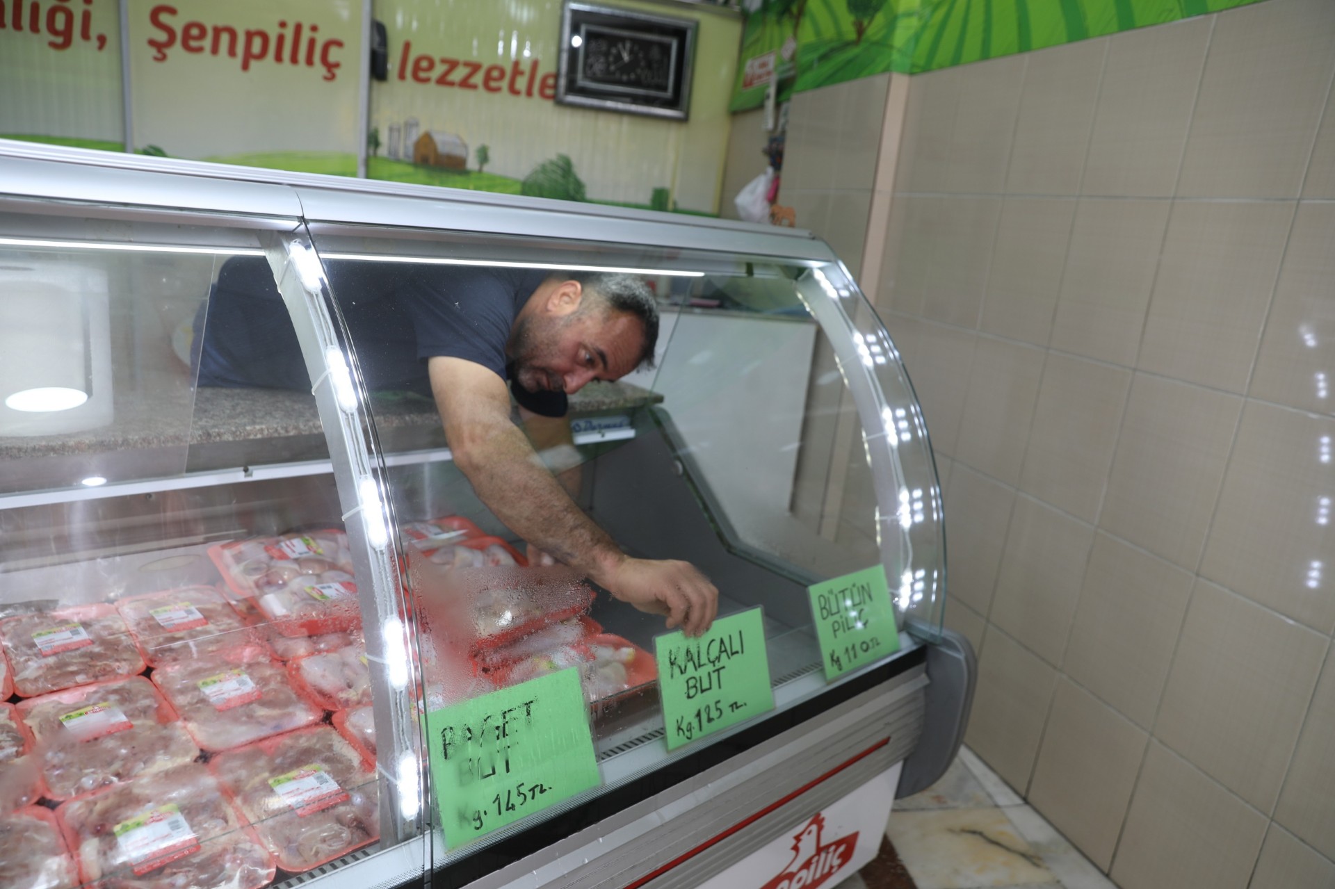 Seferihisar'da zabıtadan bayram öncesi denetim