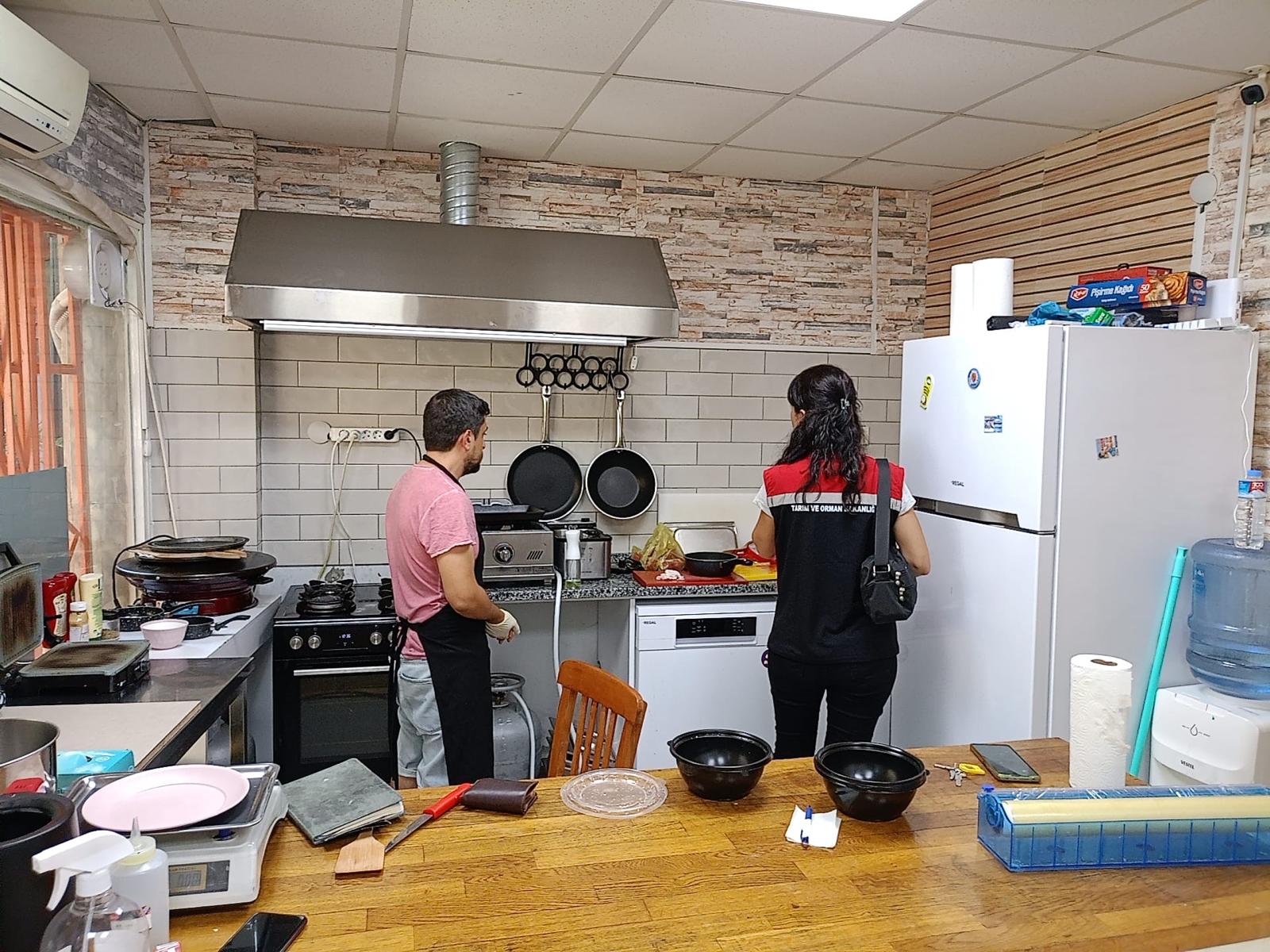 Kurban Bayramı öncesi vatandaşlarımızın güvenilir gıdaya ulaşabilmeleri için denetimlerimiz aralıksız devam ediyor