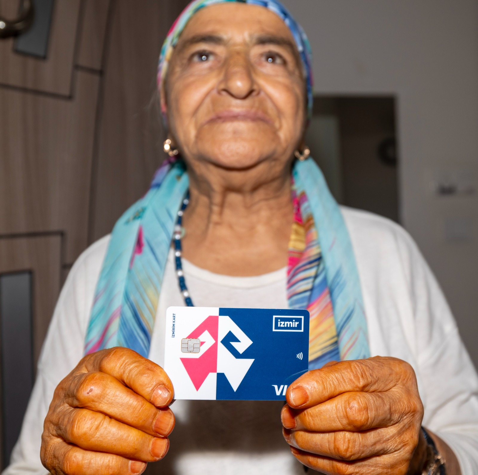 İzmir’de Emekli Dayanışma Kartı yüzleri güldürdü