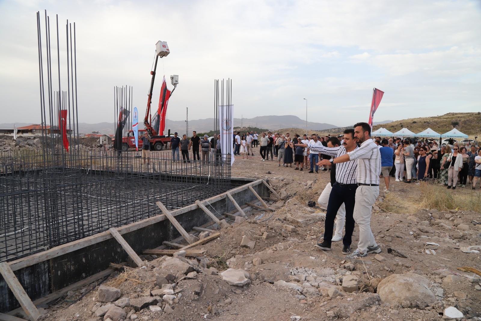 Dikili’de Düğün Salonu Temeli Atıld