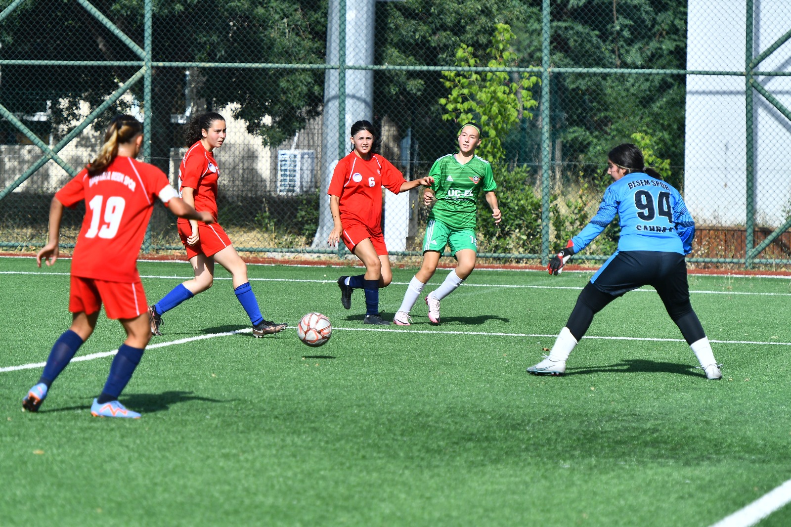 U13-U15 Kız Futbol Ligi'nde ilk düdük çaldı