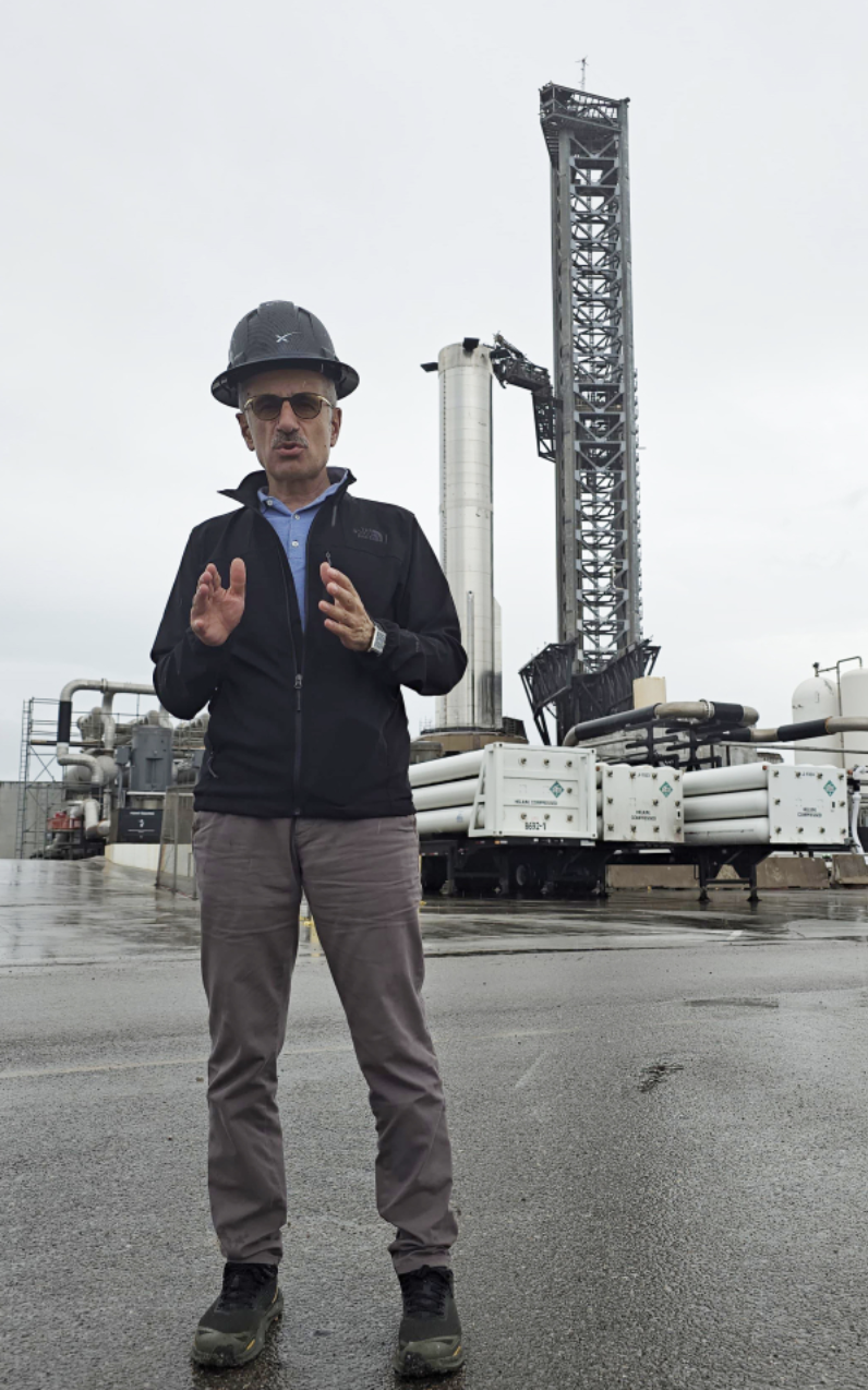 Bakan Uraloğlu, SpaceX'in üretim ve fırlatma tesisini inceledi