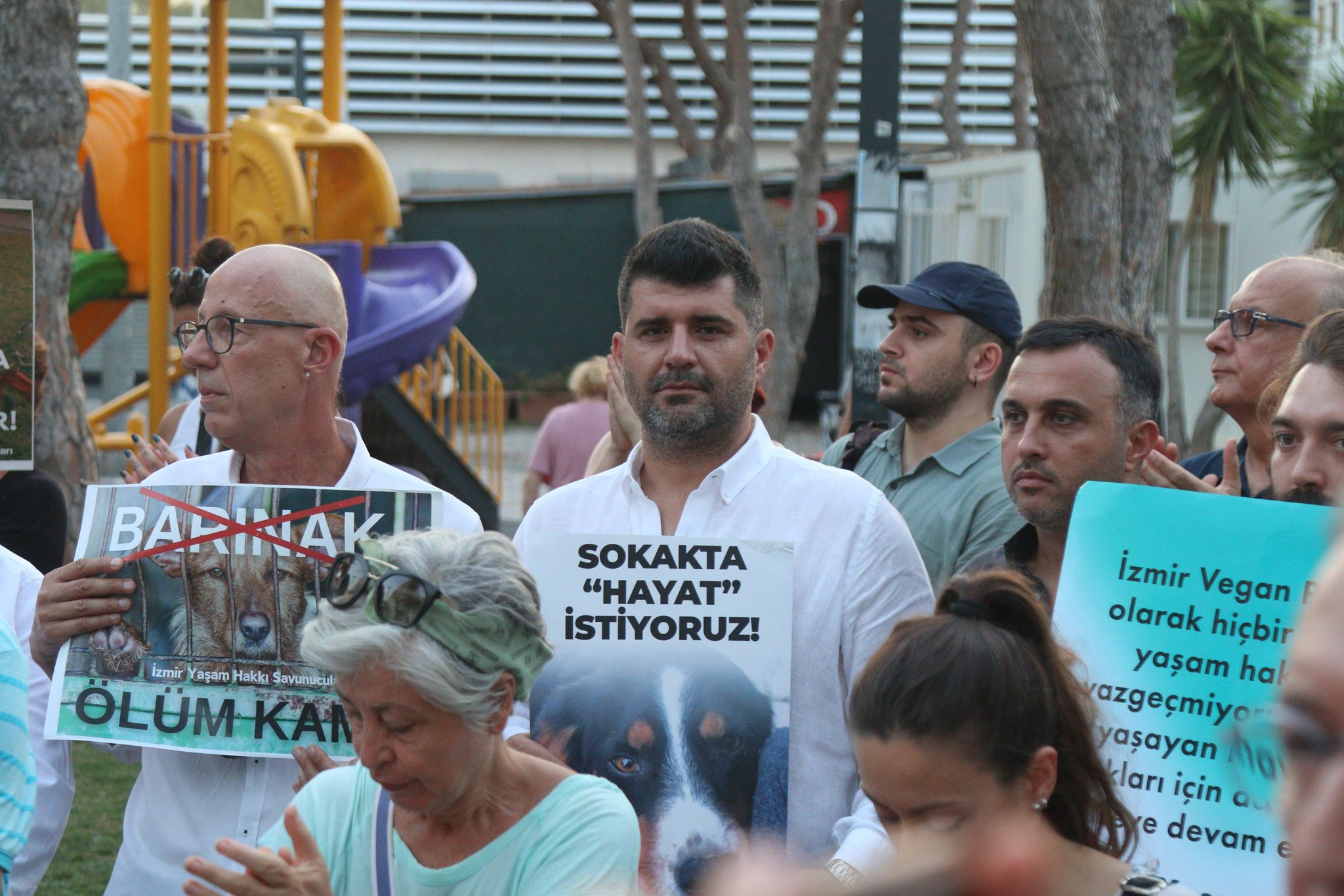 CHP İzmir'den Hayvan Hakları İçin Yapılan Eylemlere Destek