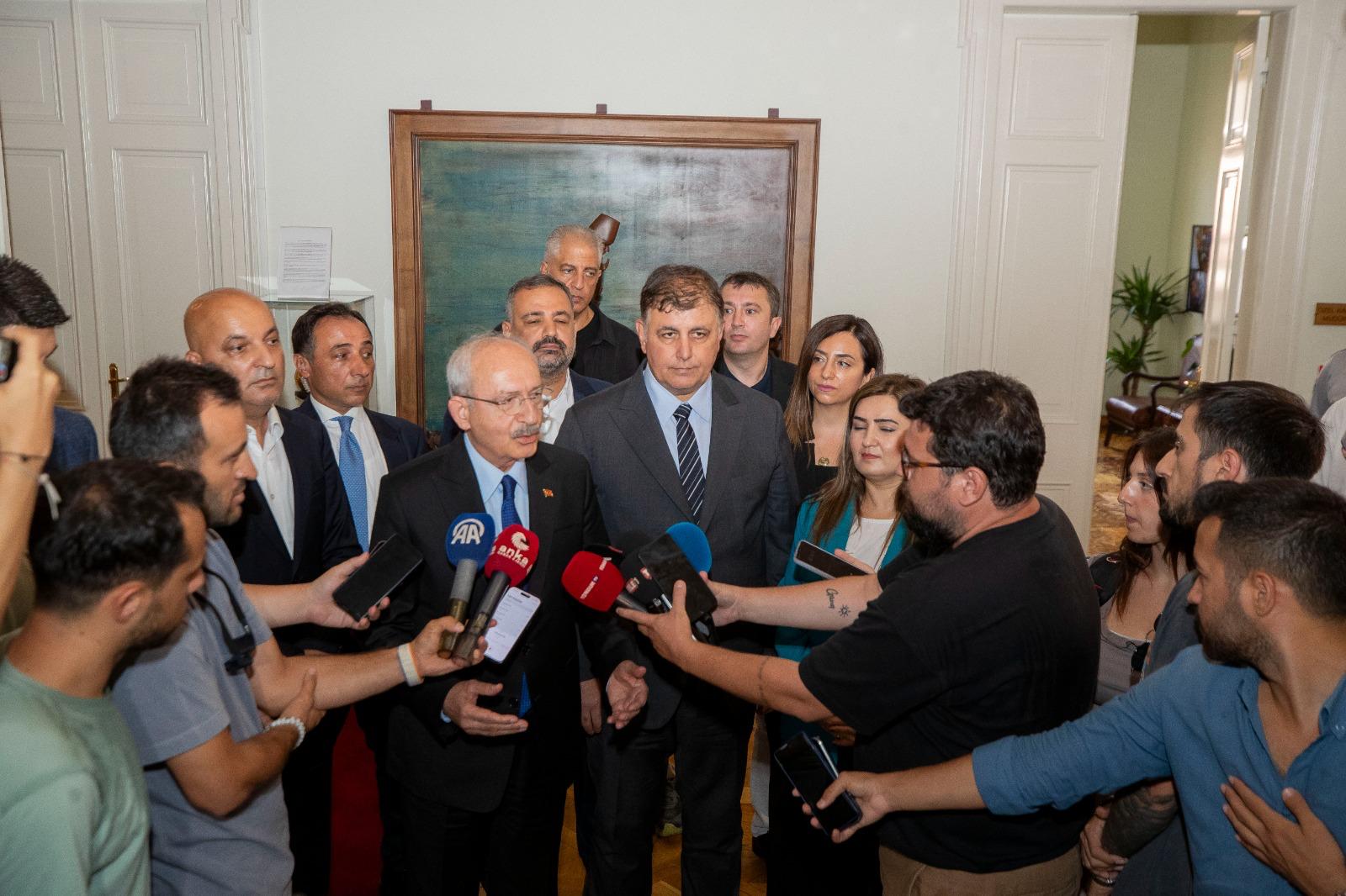 CHP’nin 7’nci Genel Başkanı Kemal Kılıçdaroğlu İzmir’de Büyükşehir Belediyesi’ni ziyaret etti