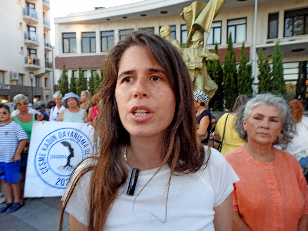 Çeşme'de hayvanseverler ses yükseltti: "Katliam Yasasına Hayır!"