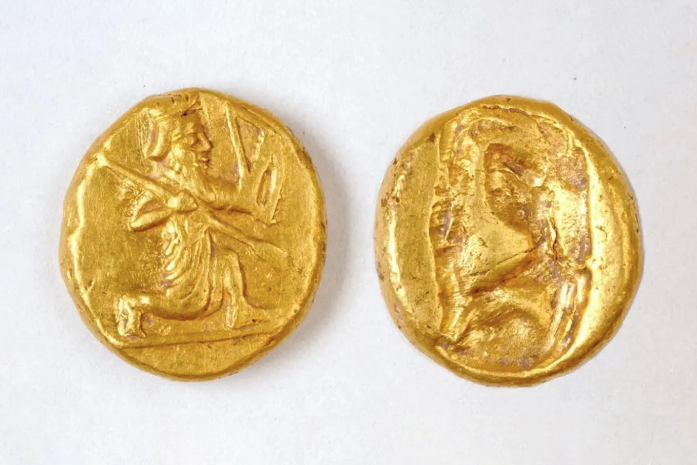 İzmir'deki Notion Antik Kenti’nde bir küp altın bulundu