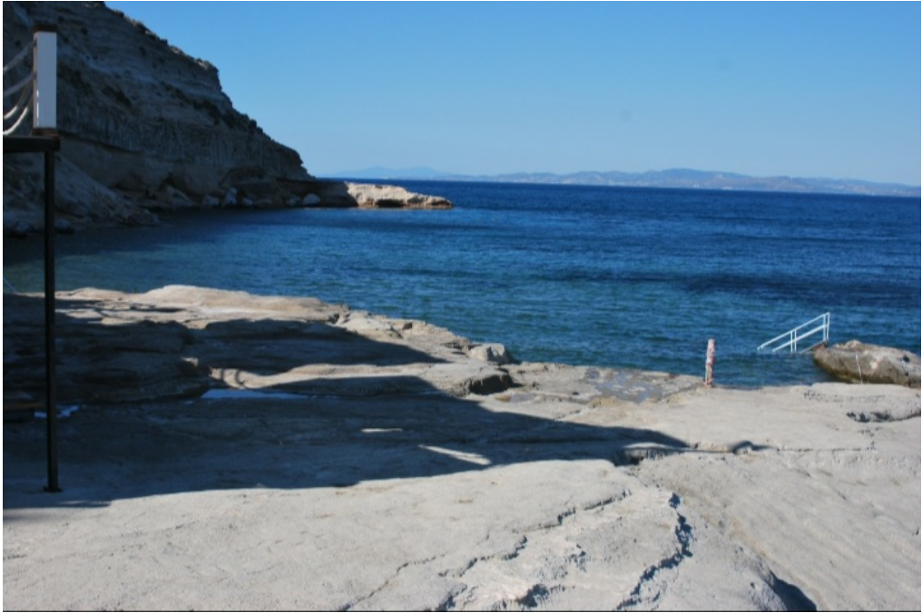 Mordoğan'daki kaçak iskele sökümü bitti