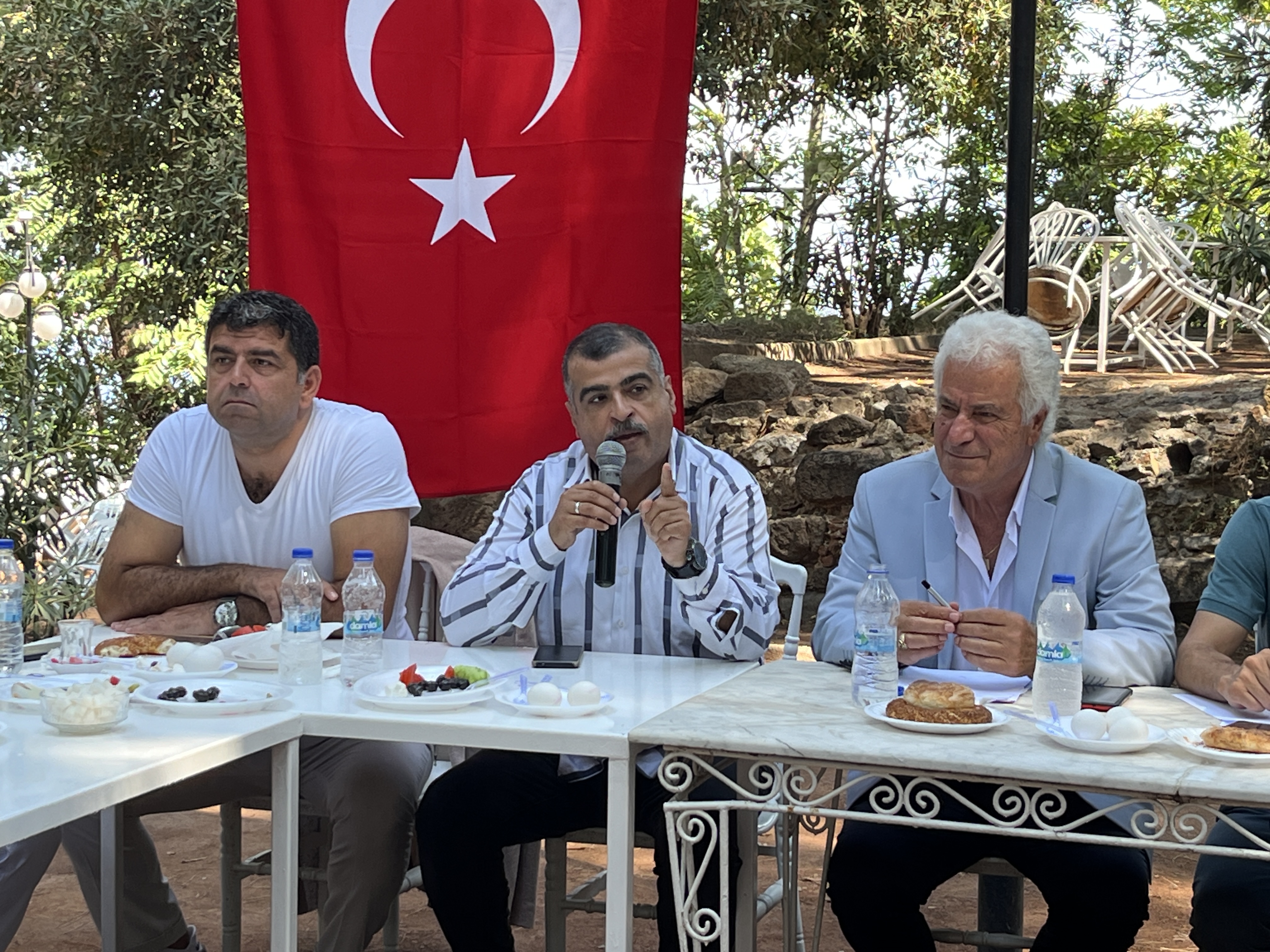 Kadifekale Yaşatma ve Kalkındırma Derneği Genel Kurul toplantısı gerçekleşti: Salih Erkek güven tazeledi