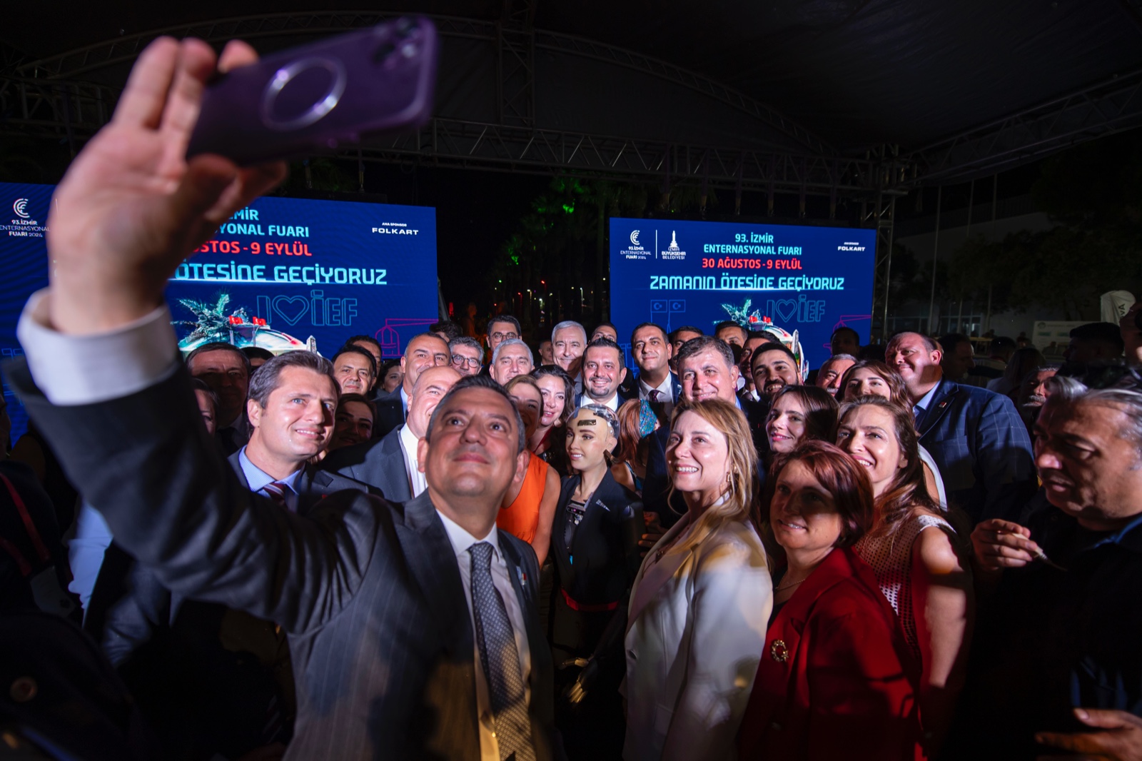 93. İzmir Enternasyonal Fuarı’nda “Robot Sophia”lı açılış