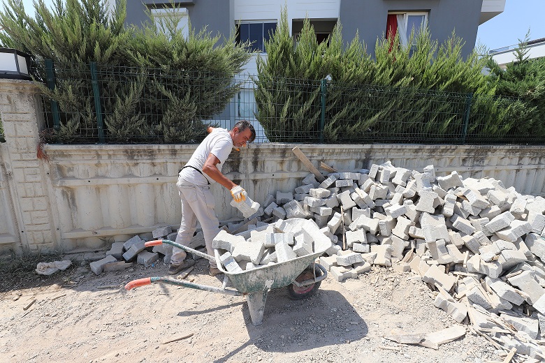 Menderes’te Yol Seferberliği