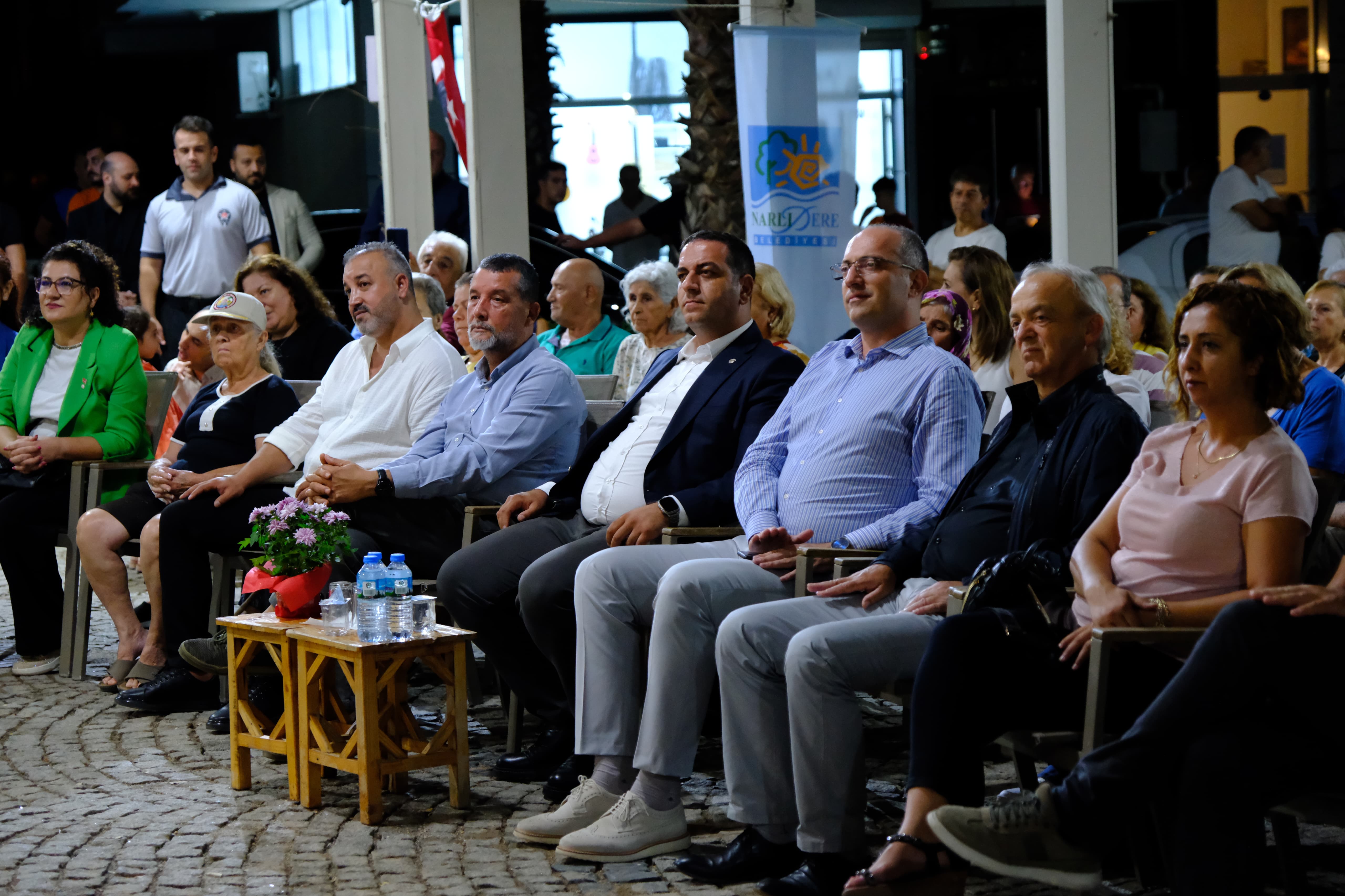 NARLIDERE’DE MÜZİK KONUŞTU: SONER BEKTAŞ KONSERİNE YOĞUN İLGİ