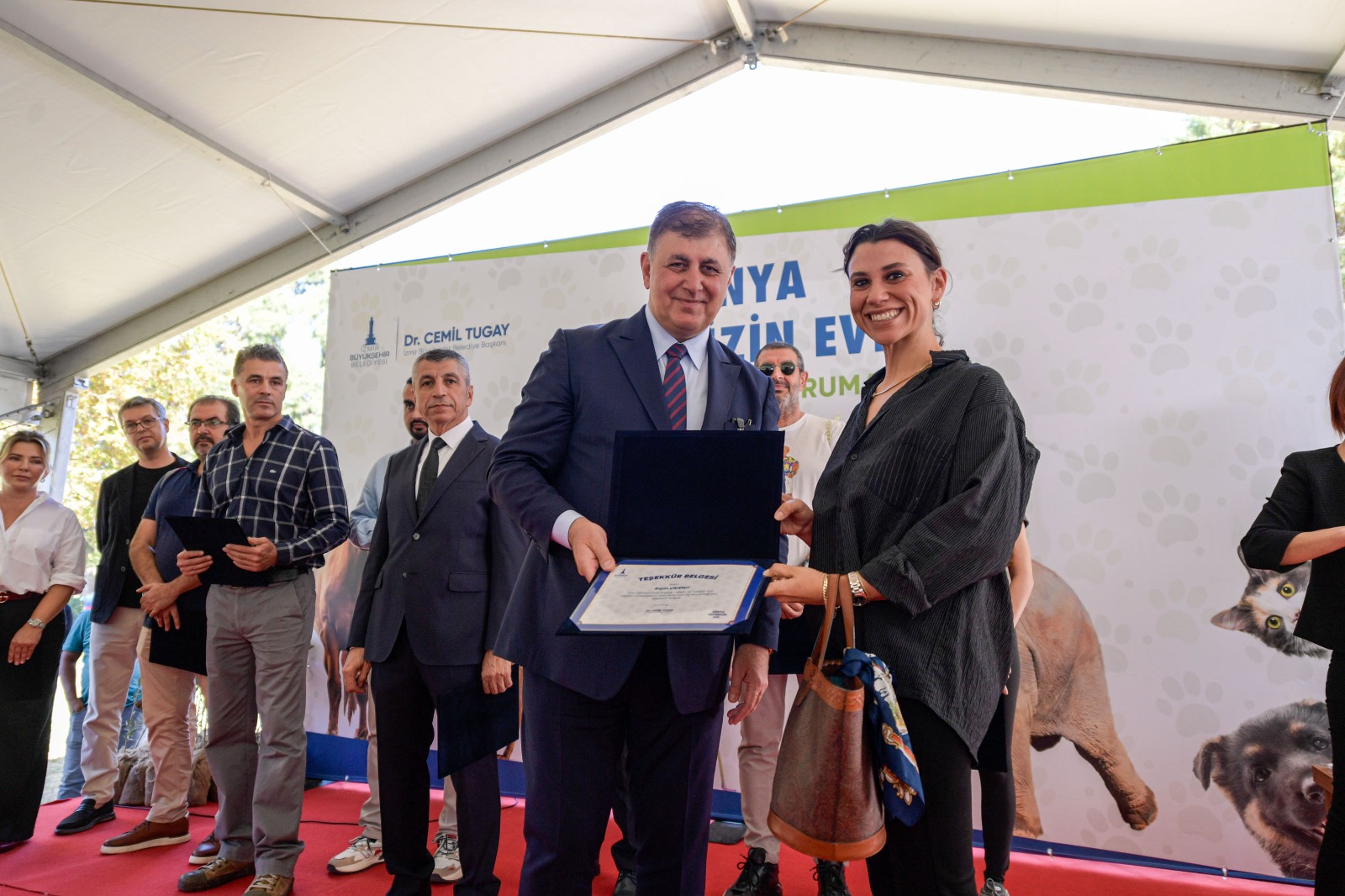 Dünya Hayvanları Koruma Günü’nde Başkan Tugay’dan çağrı: “Asla mücadeleden vazgeçmeyelim”