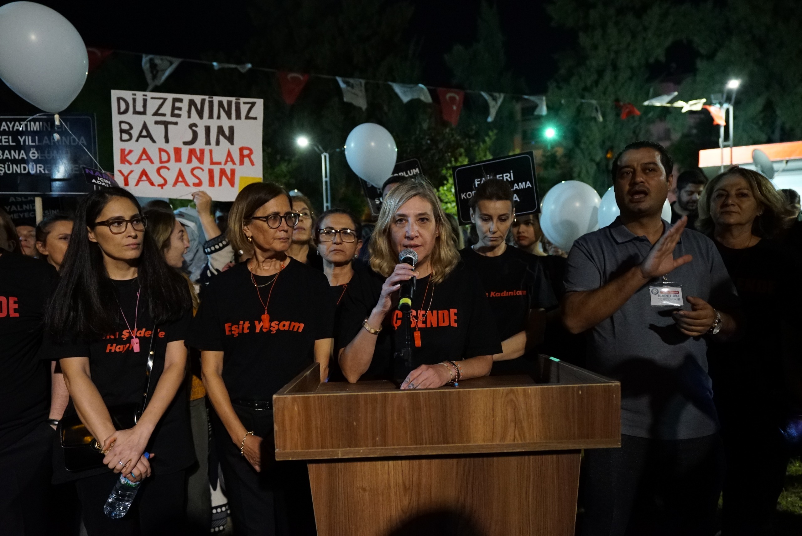 Kırık Saçlar Torbalı'da Sokakları İnletti