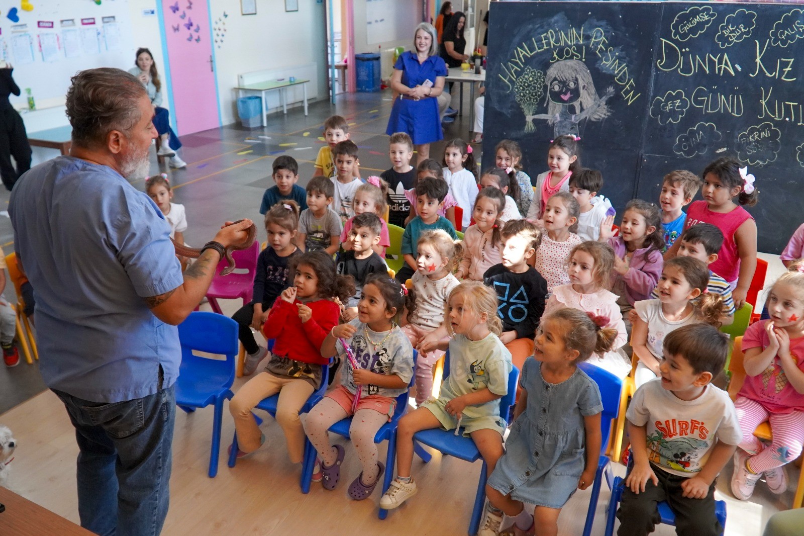 Karşıyakalı çocuklara hayvan sevgisi aşılanıyor