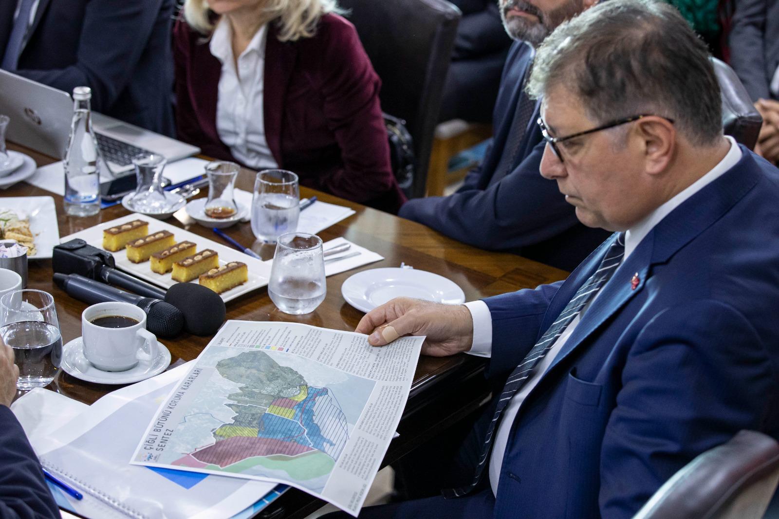 Başkan Tugay’dan ilçe belediyelerine destek mesajı