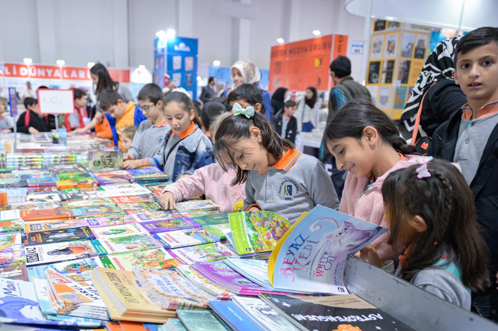 İZKİTAP her yaştan kitapseveri ağırlıyor