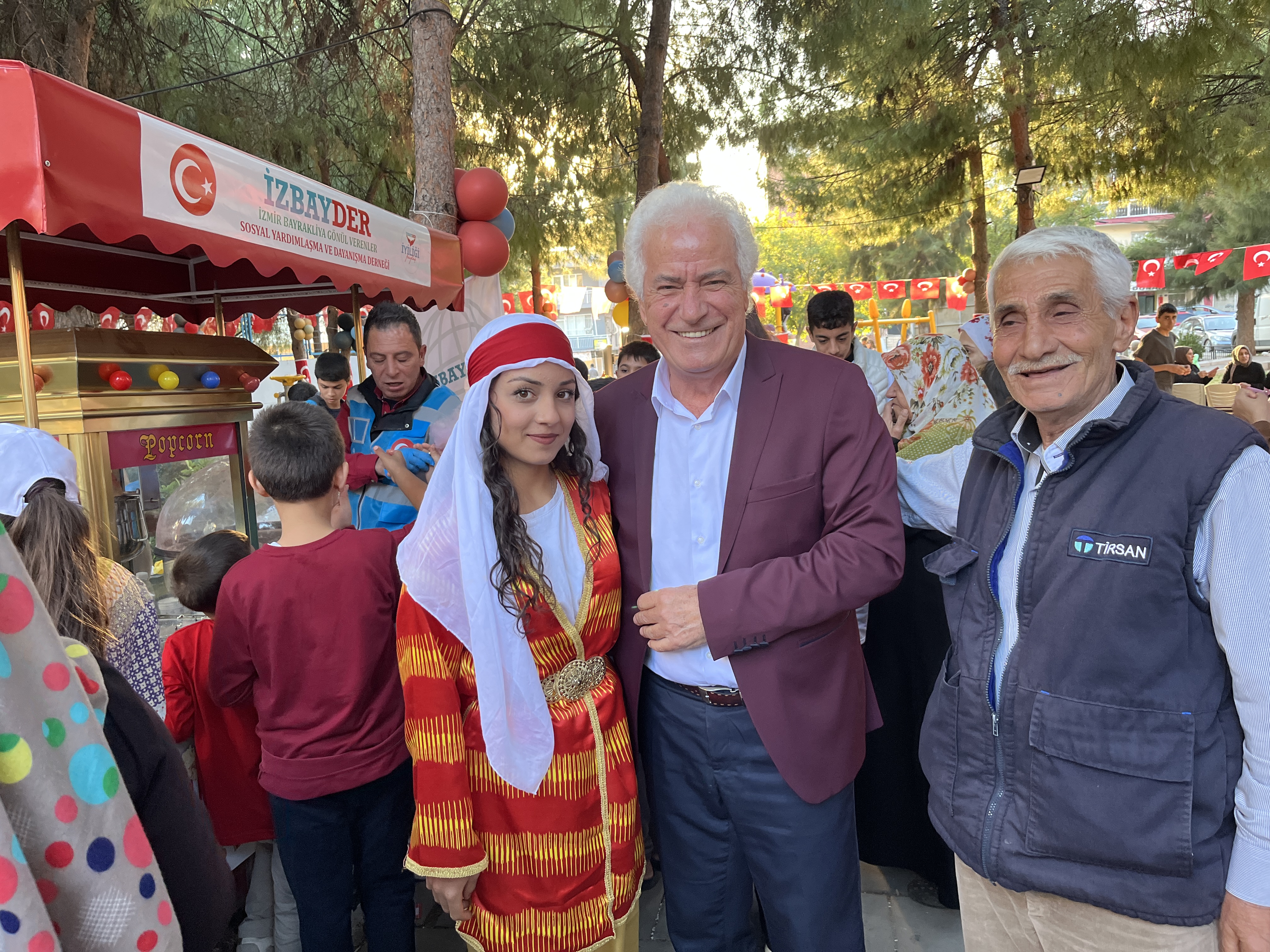 Bayraklı'ya gönül verenlerin bir araya geldiği İZBAYDER görkemli törenle açıldı
