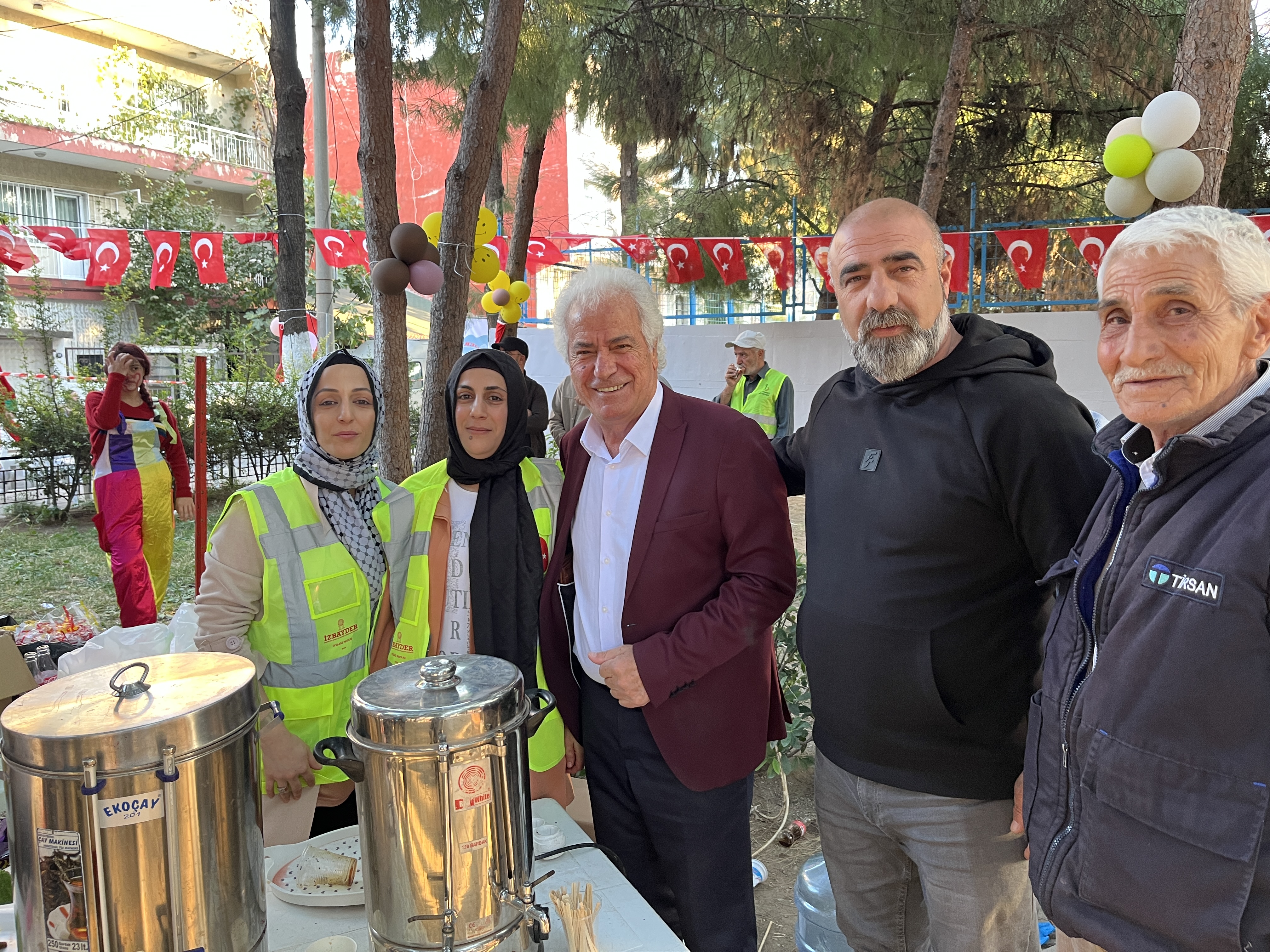 Bayraklı'ya gönül verenlerin bir araya geldiği İZBAYDER görkemli törenle açıldı
