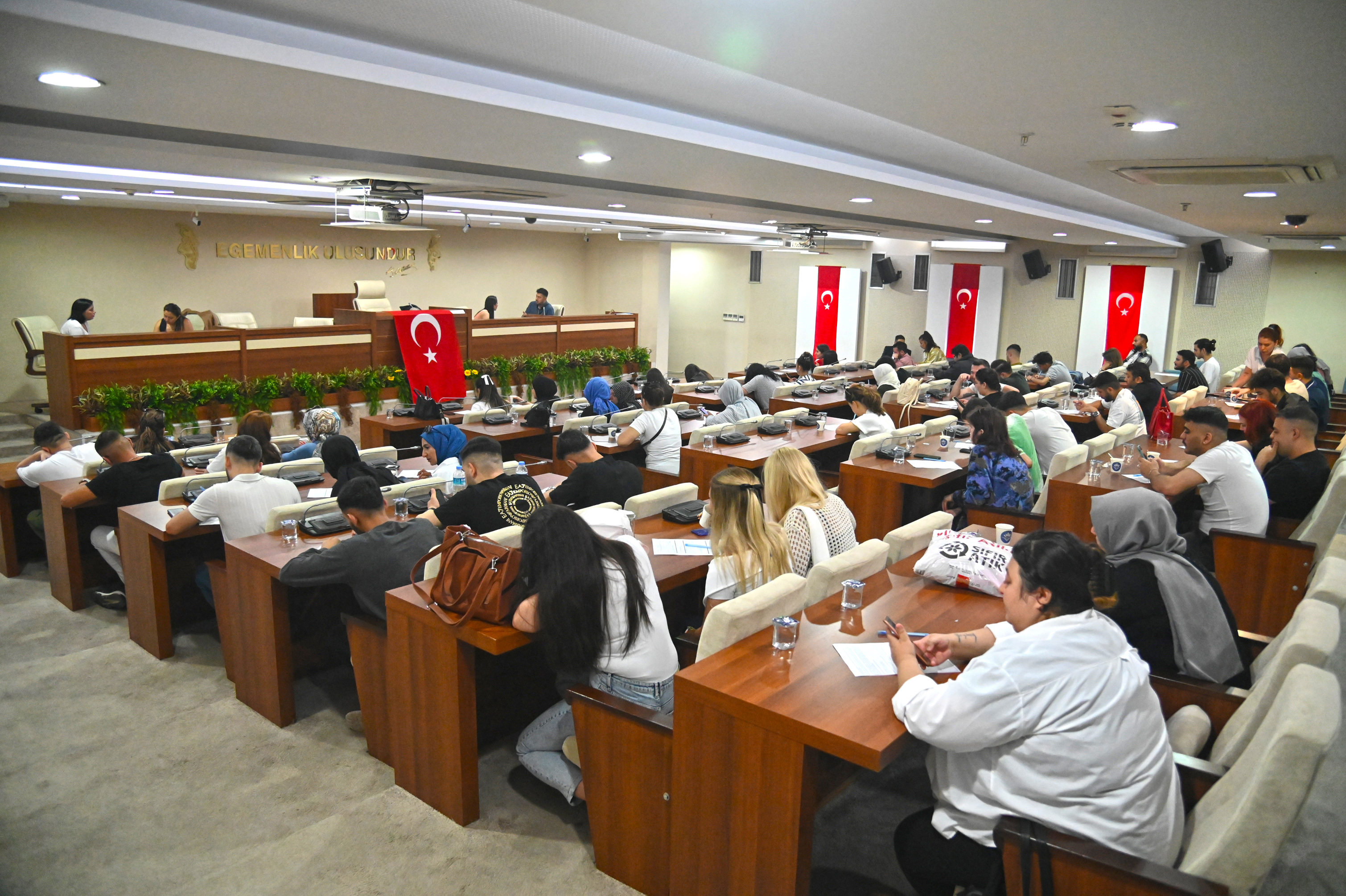 Karabağlar Belediyesi Bölgesel İstihdam Ofisi sayesinde 600 kişi iş buldu