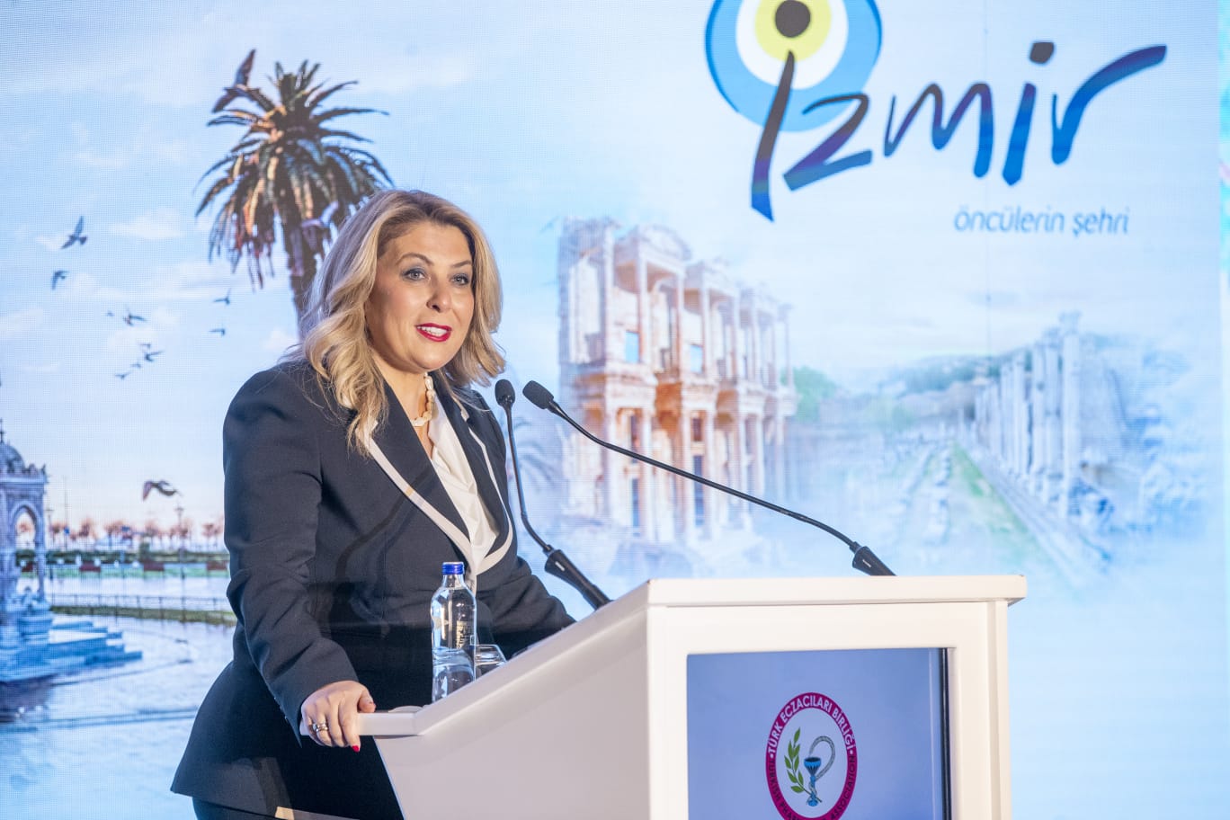 Başkan Tugay: Maalesef sağlık sistemimiz hasta