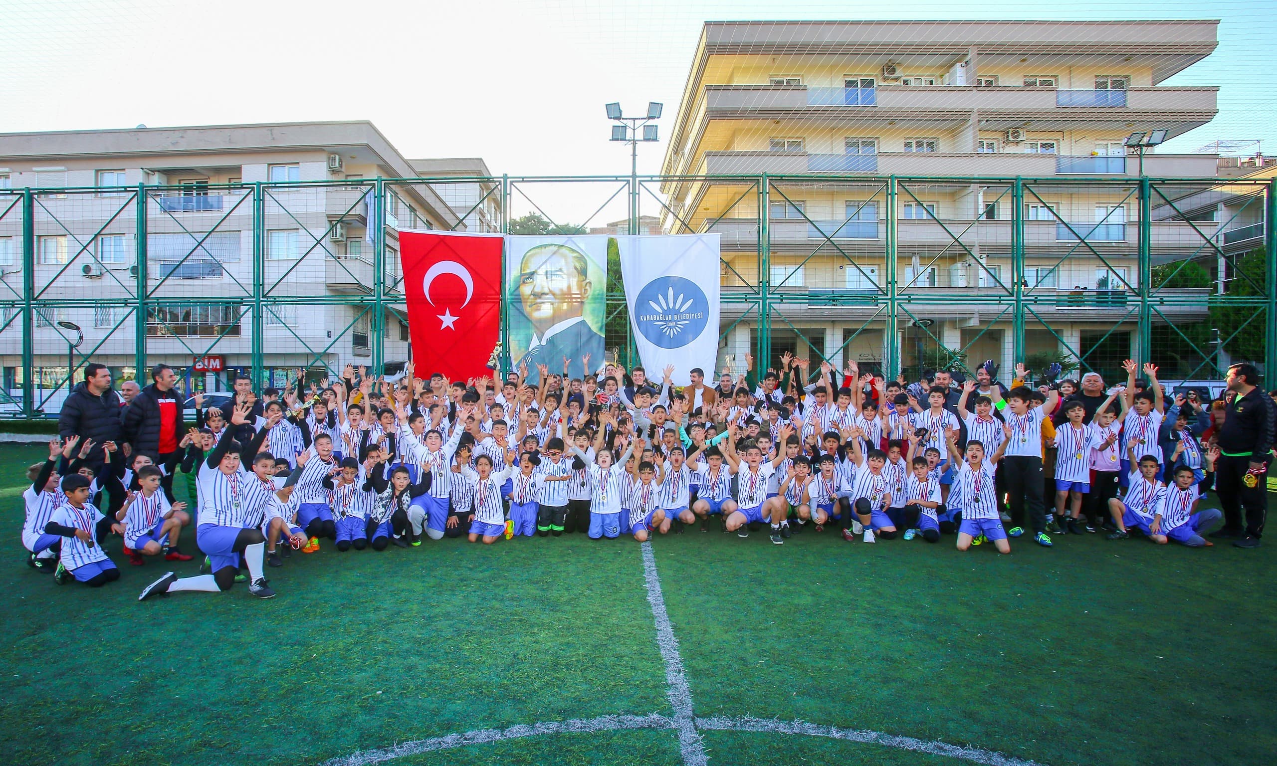 Karabağlar Belediyesi’nden 850 spor okulu öğrencisiyle coşkulu sömestr şenliği