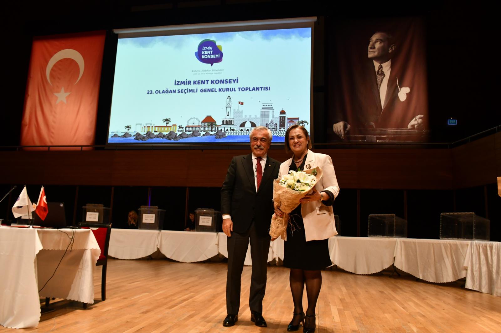 İzmir Kent Konseyi Başkanı  Özgür Topaç oldu