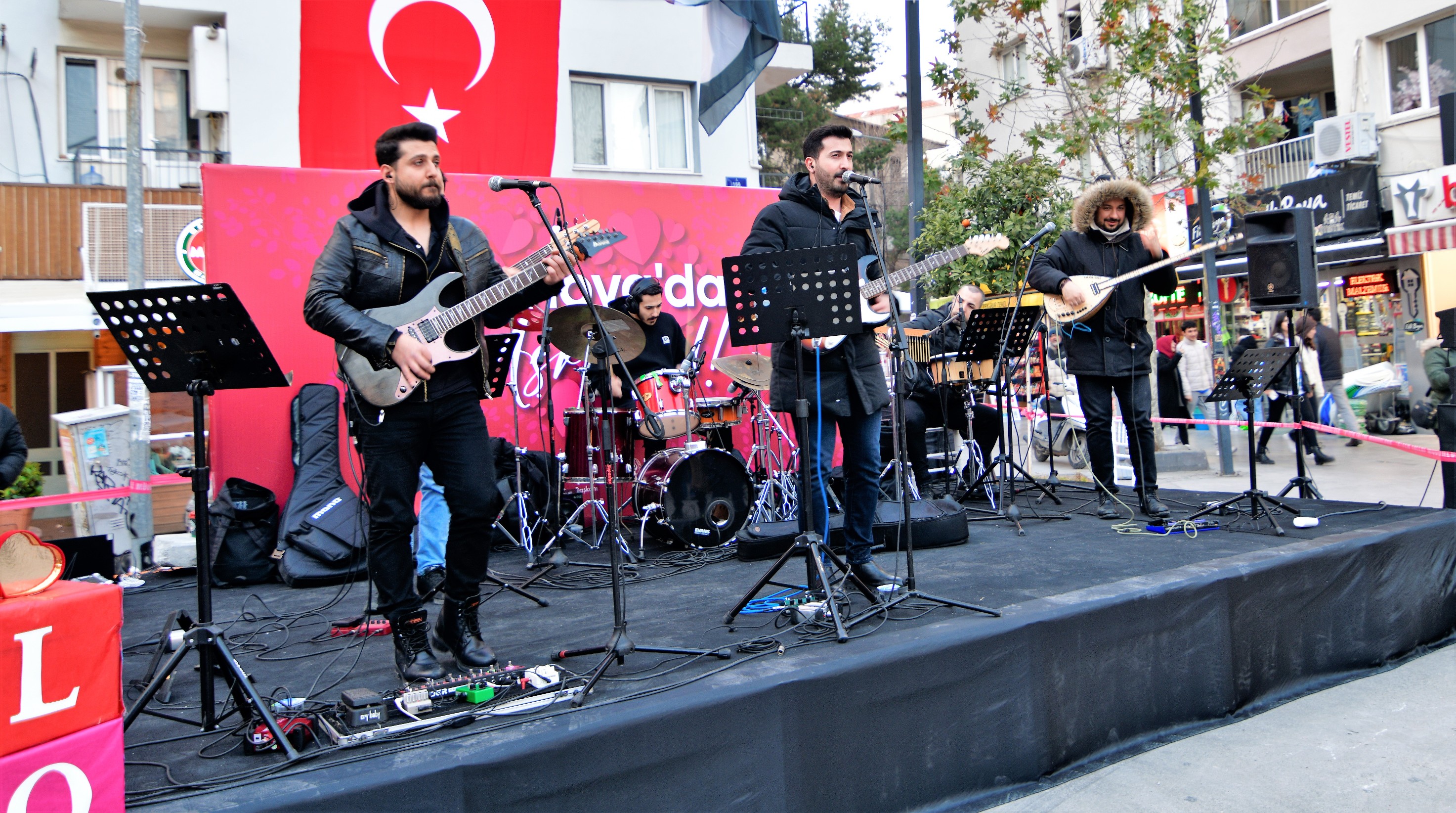 Bornova aşka geldi!