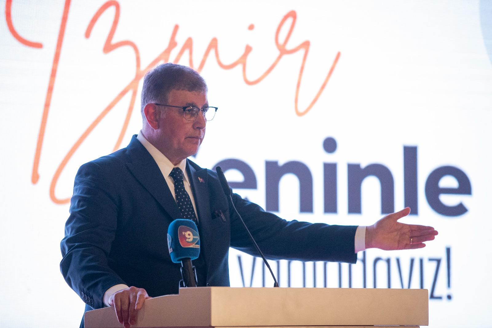 Başkan Tugay’dan gençlere: Kendinize inanmak zorundasınız