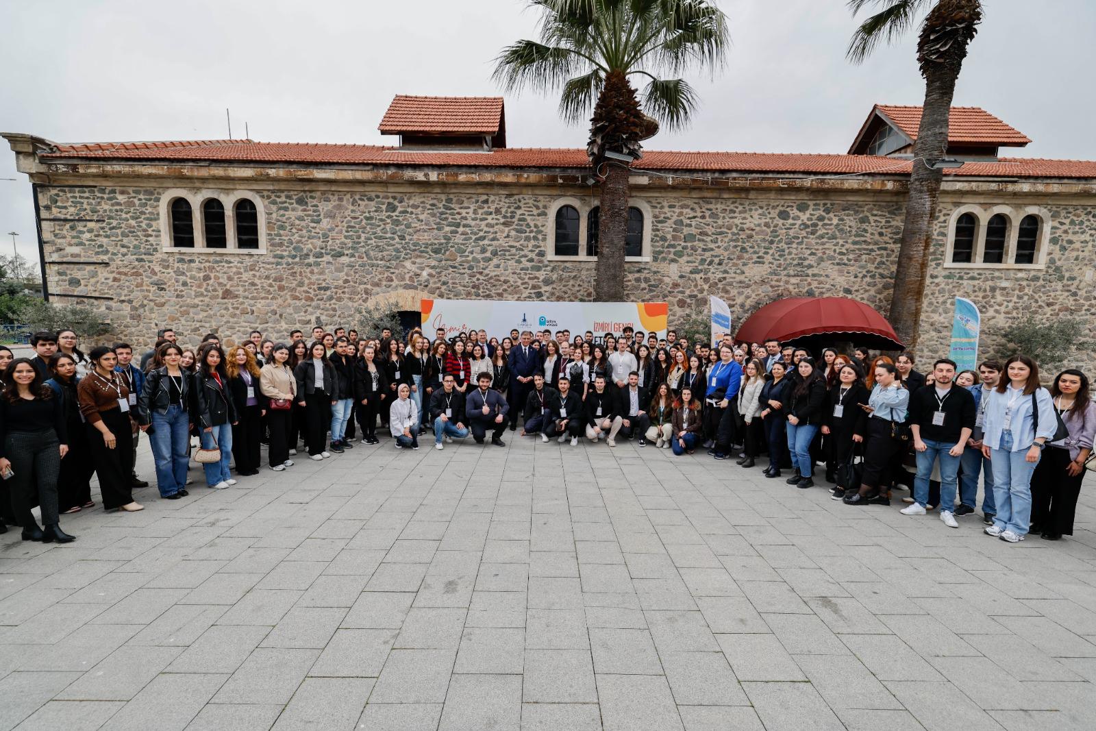 Başkan Tugay’dan gençlere: Kendinize inanmak zorundasınız