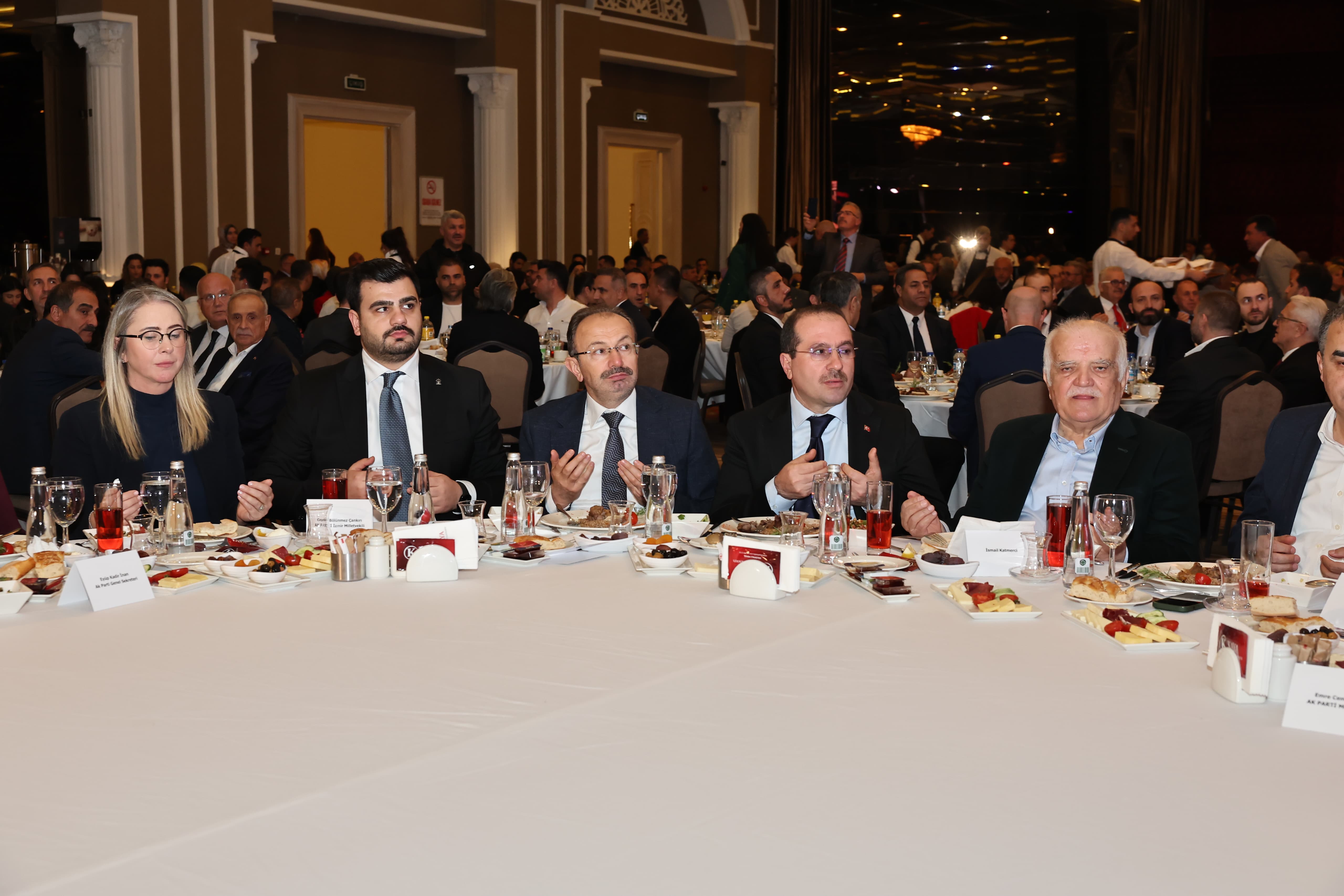 AK Parti İzmir İl Başkanı Saygılı'dan CHP'ye sert çıkış! ''Bir ömür çalışsanız, Recep Tayyip Erdoğan'ın bu ülke ve millet için yaptıklarının zekatını çıkaramazsınız''