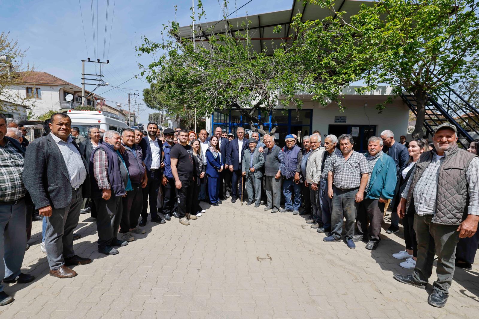 Başkan Tugay Menderes’in köylerinde üreticilerle buluştu