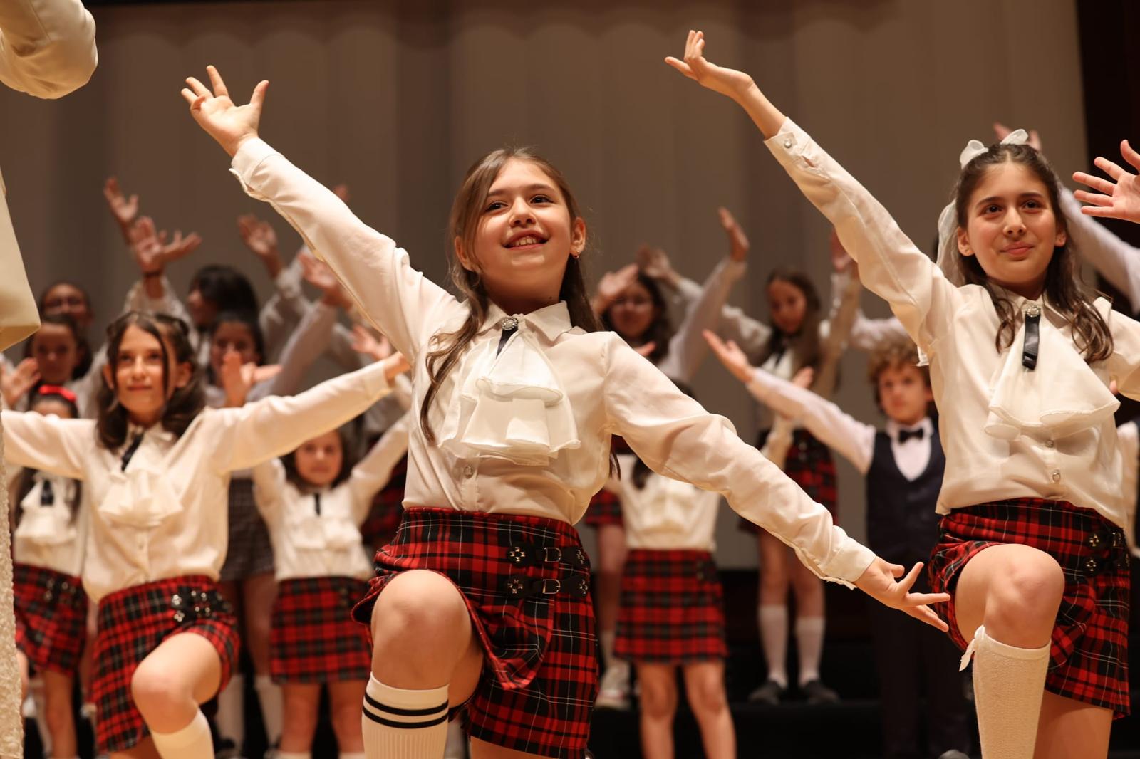 İzmir Uluslararası Çoksesli Korolar Festivali başladı