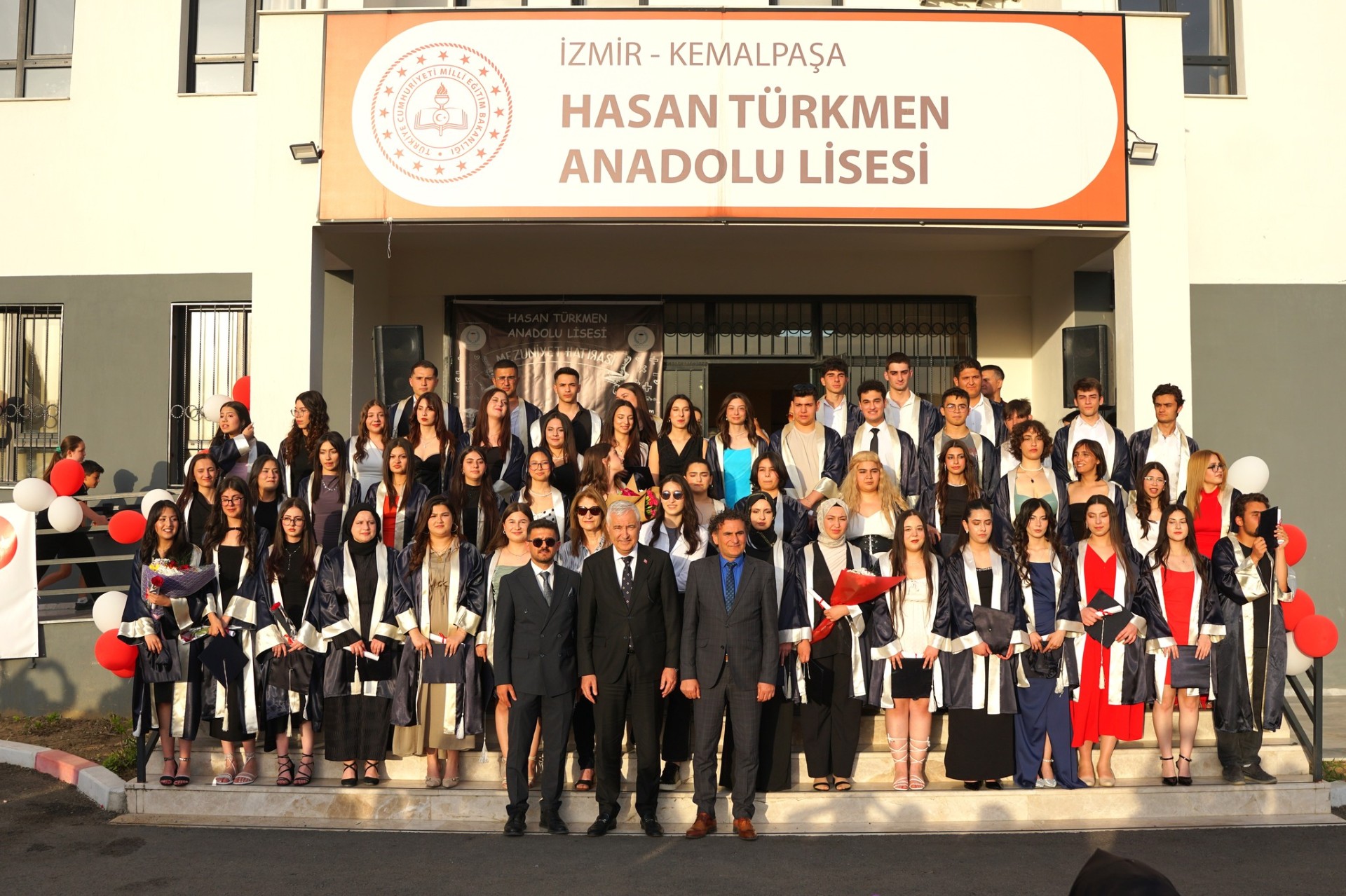 HASAN TÜRKMEN ANADOLU LİSESİ’NDE MEZUNİYET HEYECANI
