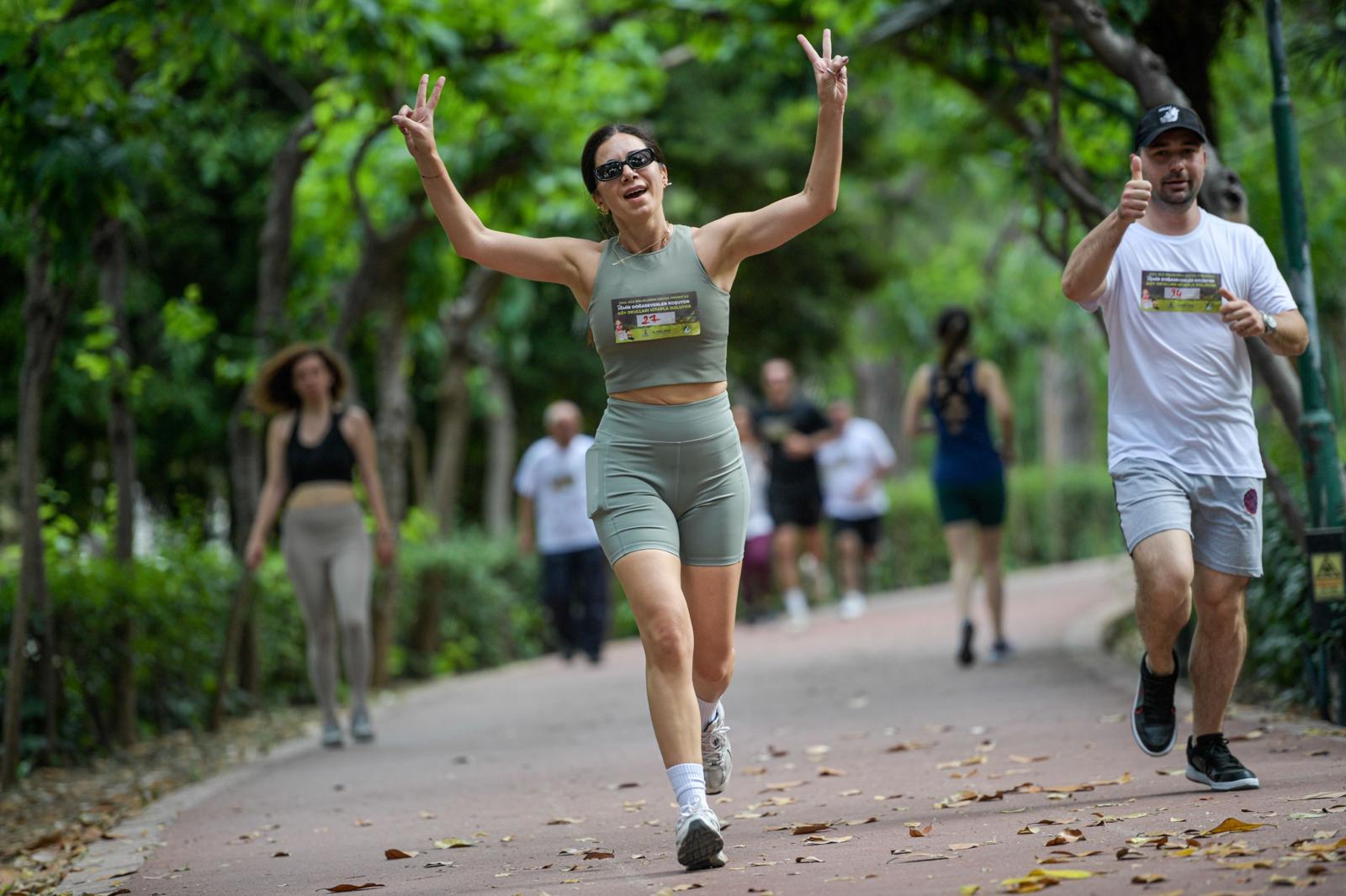 Doğaseverler köy okulları için koştu