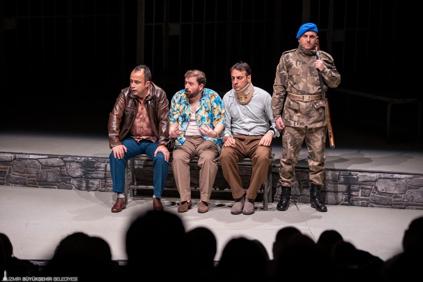 Büyükşehir’e iki tiyatro ödülü birden