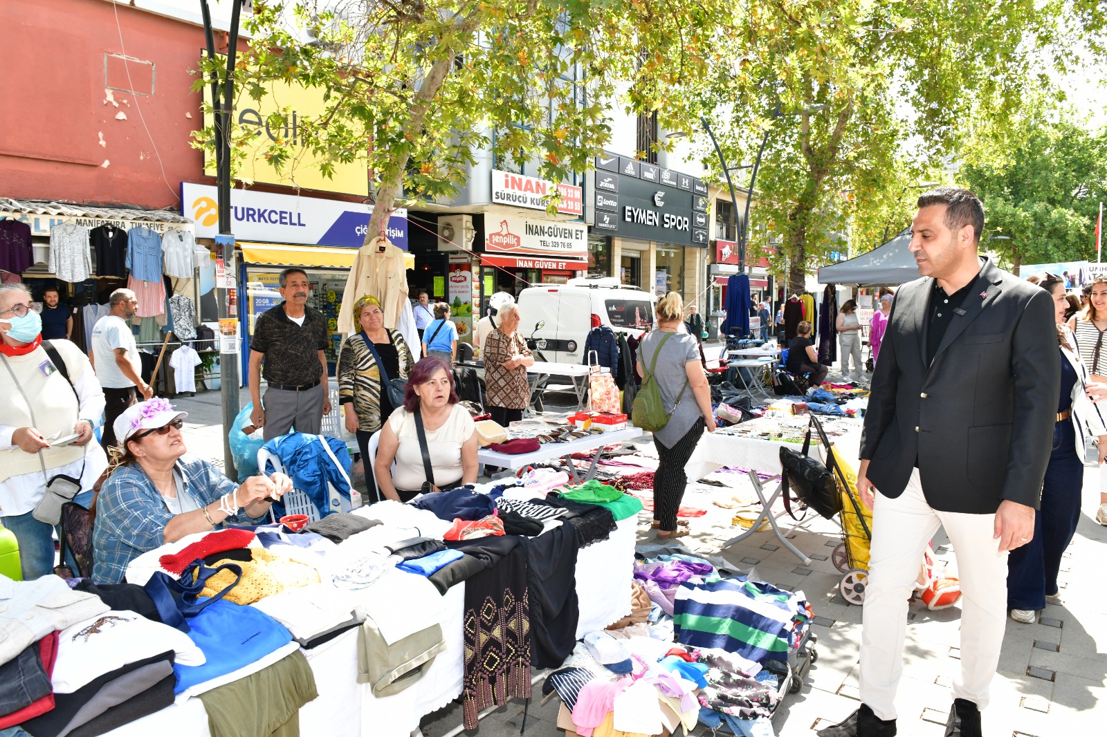 Çiğli’de dayanışma ve sürdürülebilirlik buluştu: 2. El eşya ve kıyafet kermesi yoğun ilgi gördü