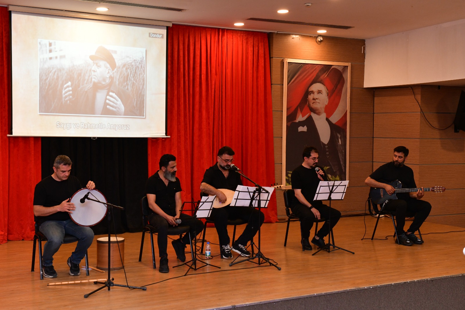 Çiğli’de Ahmed Arif’e vefa: Şiirlerle, türkülerle anıldı