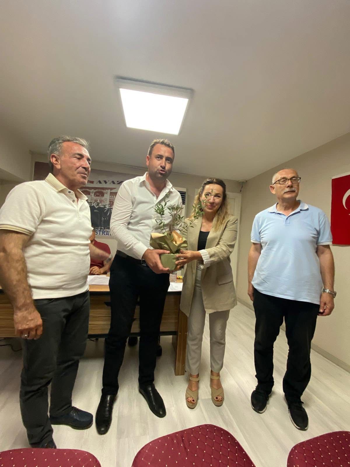 AVAZ İzmir Şube Başkanı Uğur Şimdi'den birlik mesajı: Kırgınlık ve dargınlıkları bir kenara bırakacağız