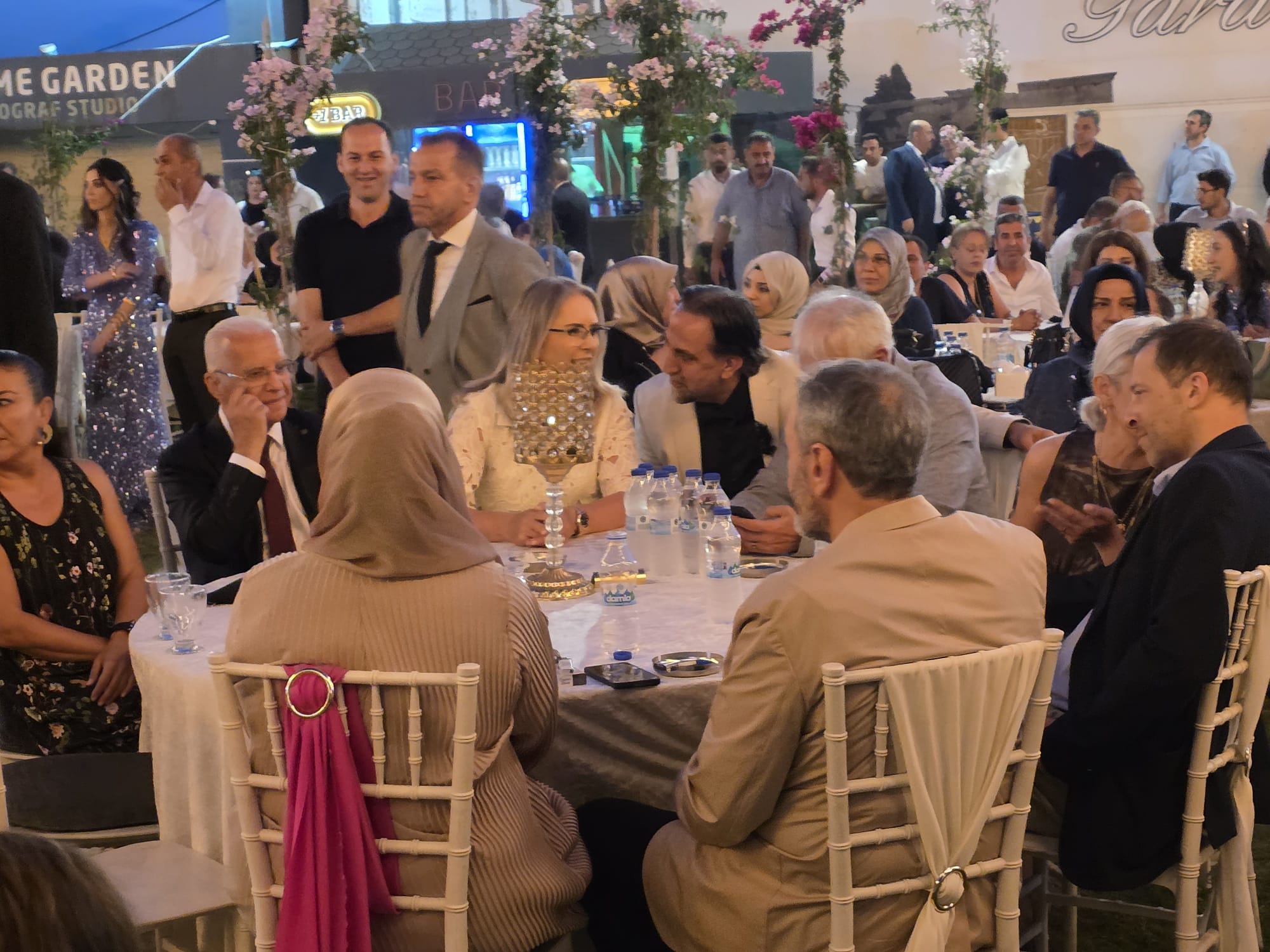 Alptekin ve Dündar Ailelerinin mutlu günü: Gülten ve Furkan Dünyaevine Girdi