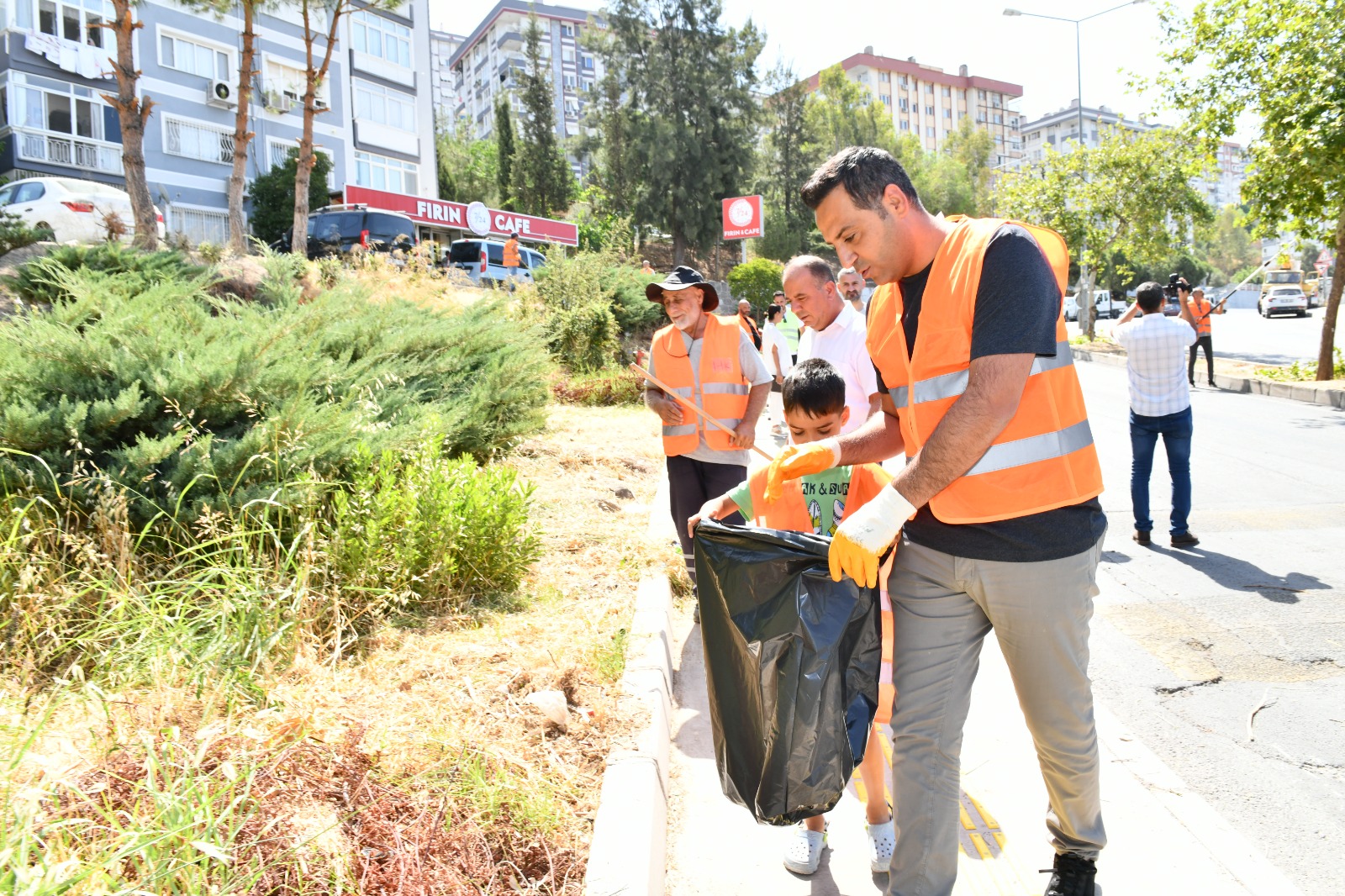Çiğli’ye hizmette; eşitlik ve hızdan ödün yok Belediye Başkanı Onur Emrah Yıldız; “ Her mahallemize dokunuyor, her sese kulak veriyoruz.”