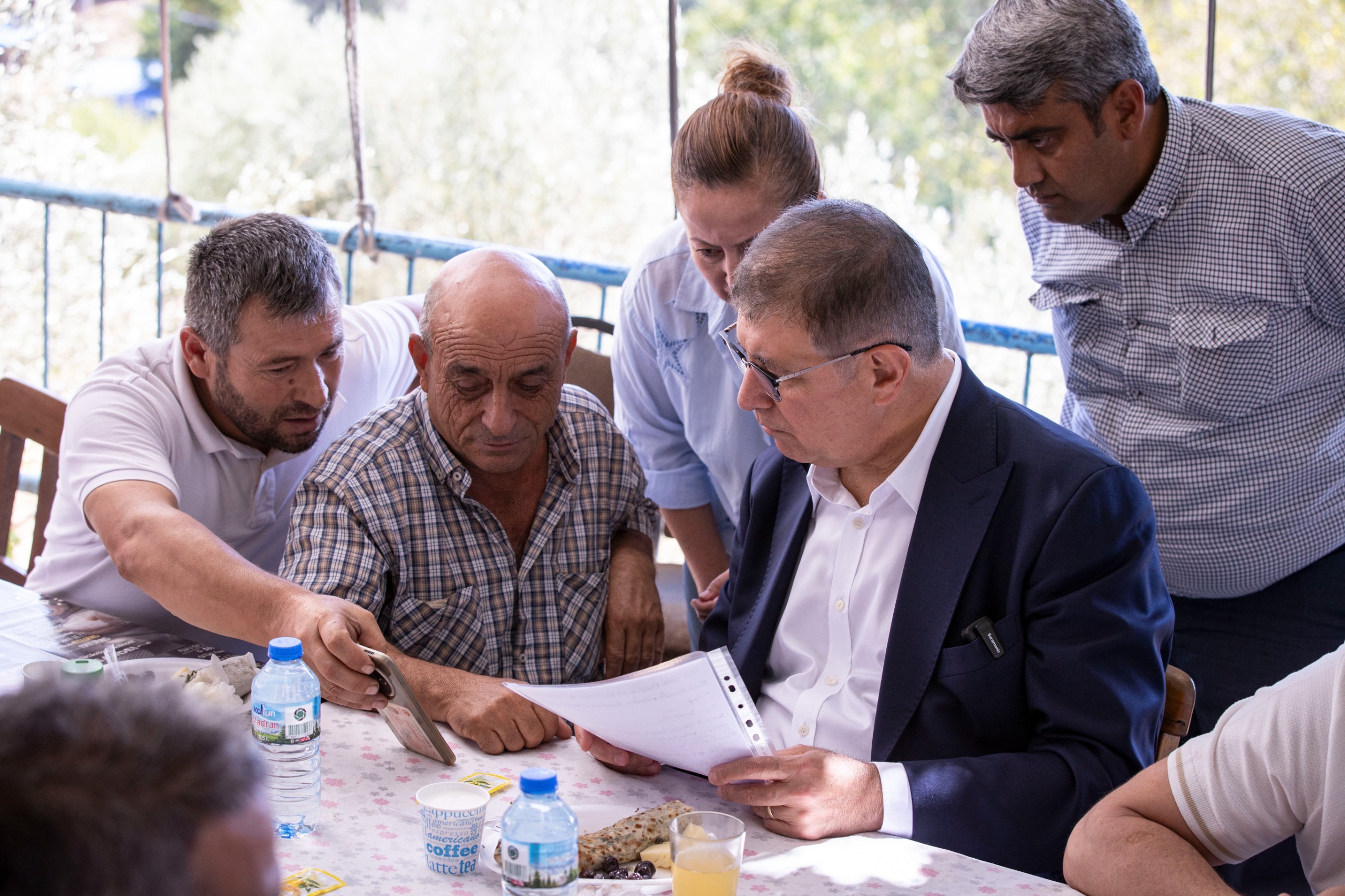 Başkan Tugay yangında zarar gören Köseler’i ziyaret etti