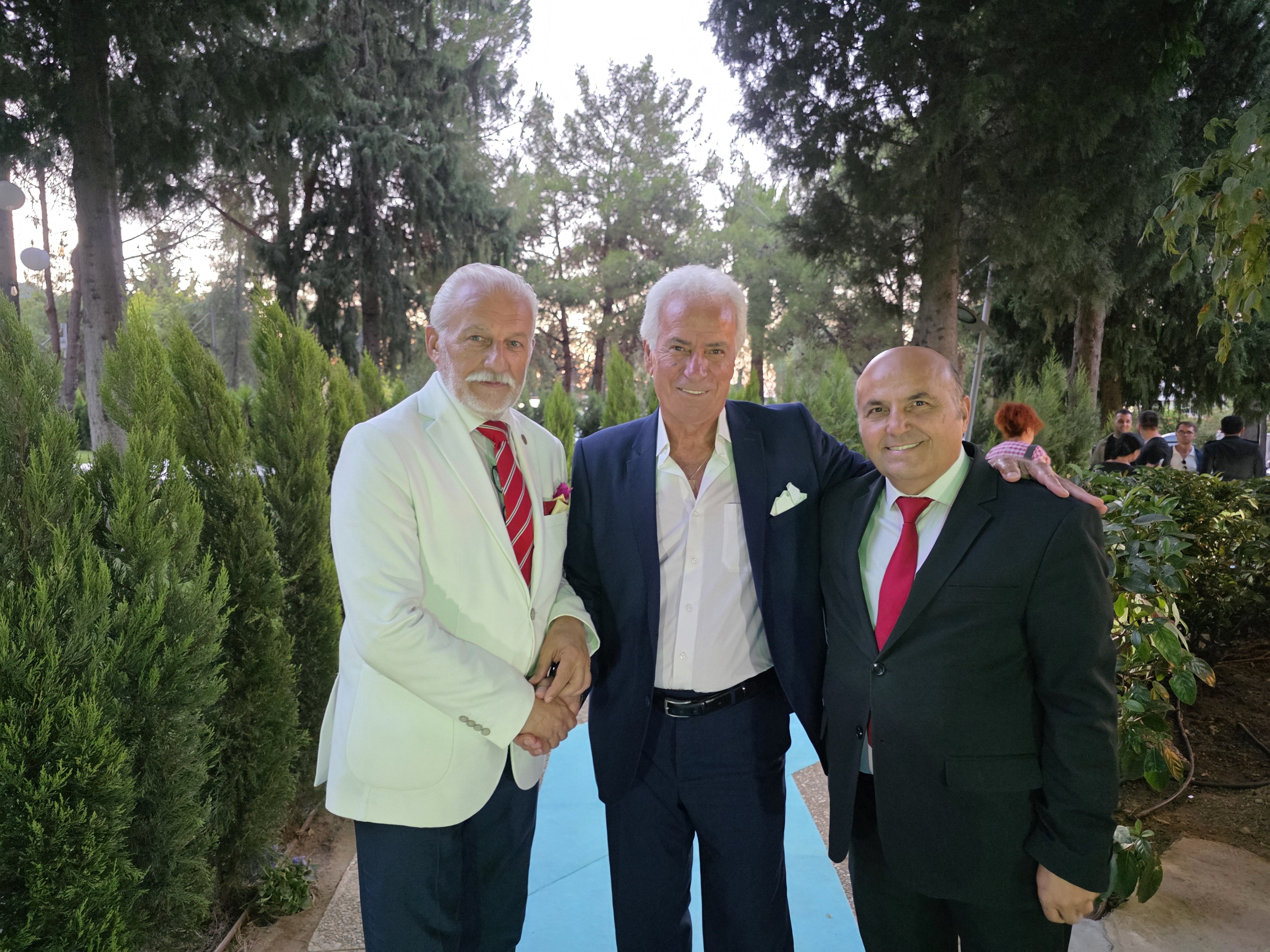 CUMHURİYETİMİZE SAHİBİZ, DÜŞMANA GEÇiT VERMEYiZ!