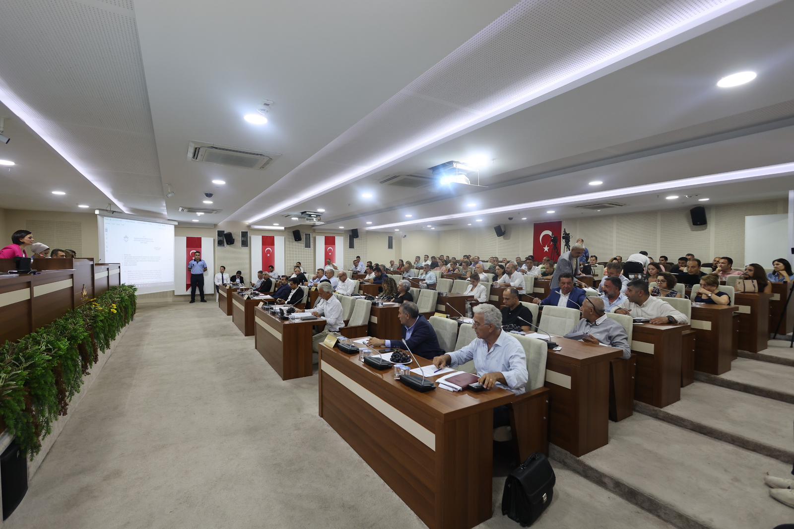 Karabağlar Meclisinde Gündem: Sosyal Yardımlar, Temizlik, Kız Öğrenci Yurdu ve Kentsel Dönüşüm